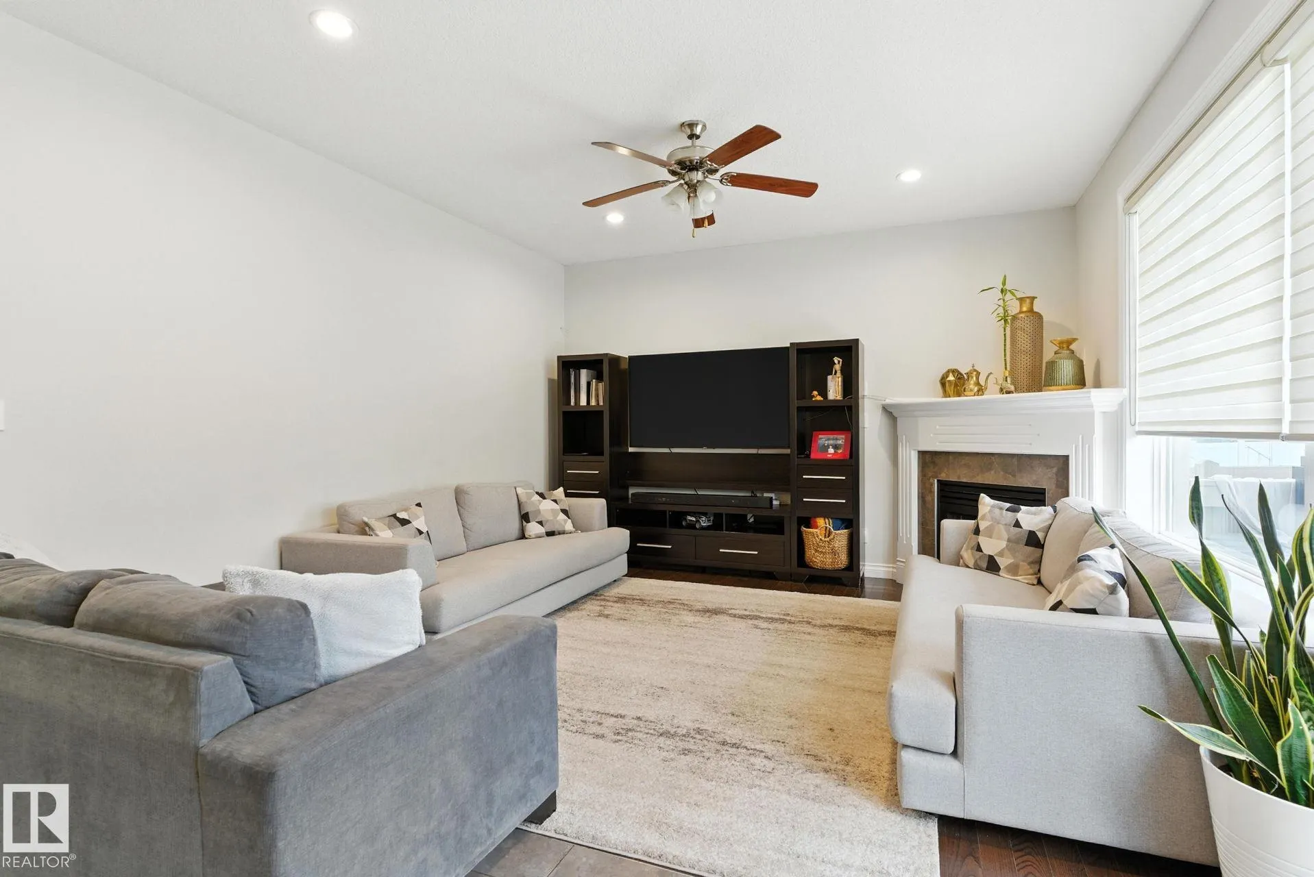 5511 42 st