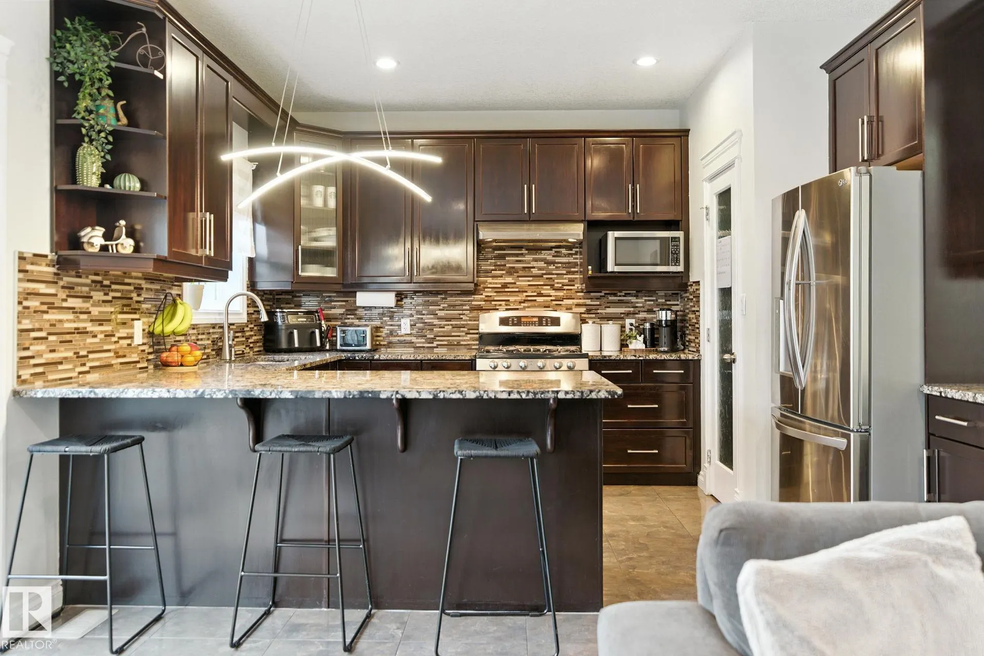 5511 42 st