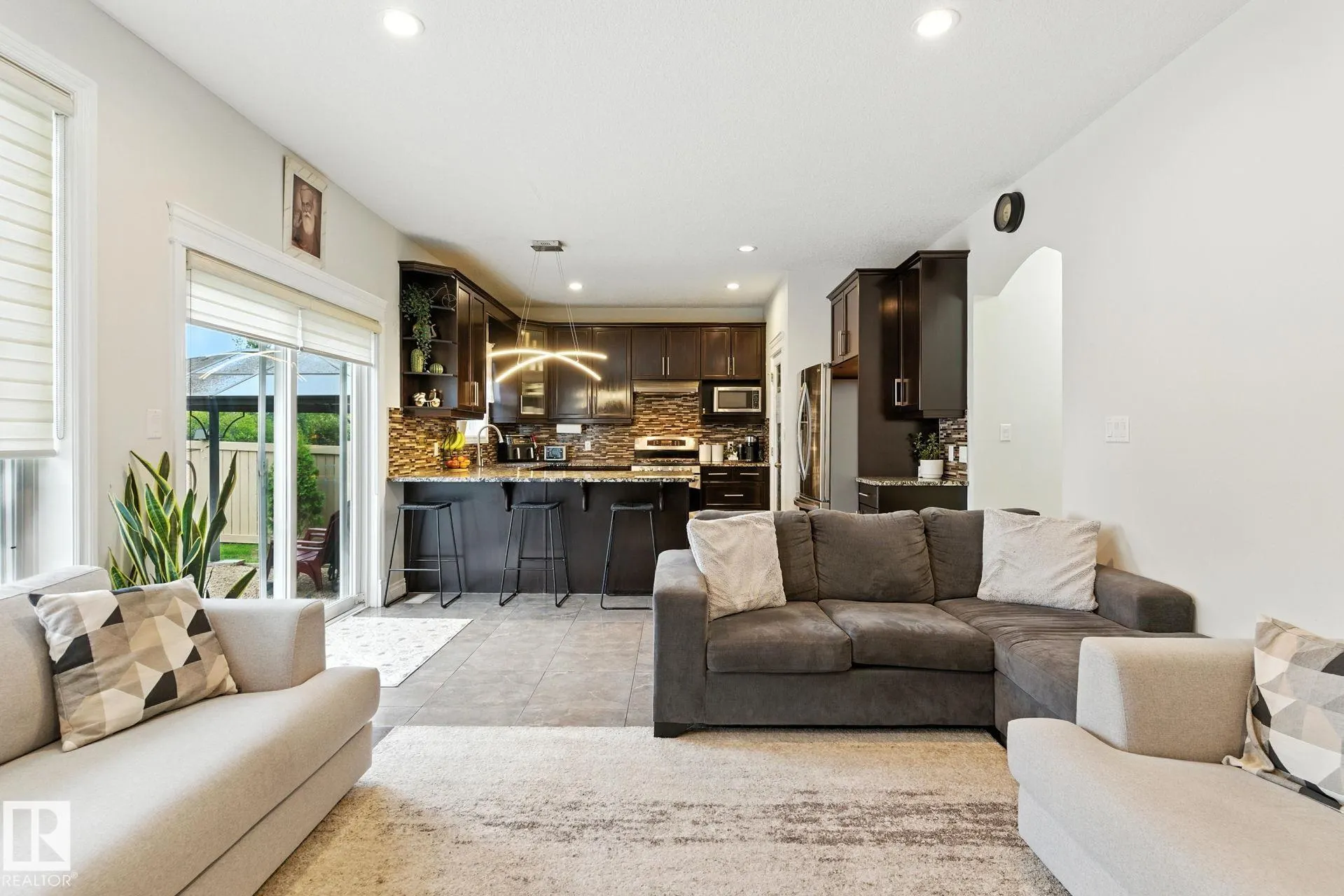 5511 42 st