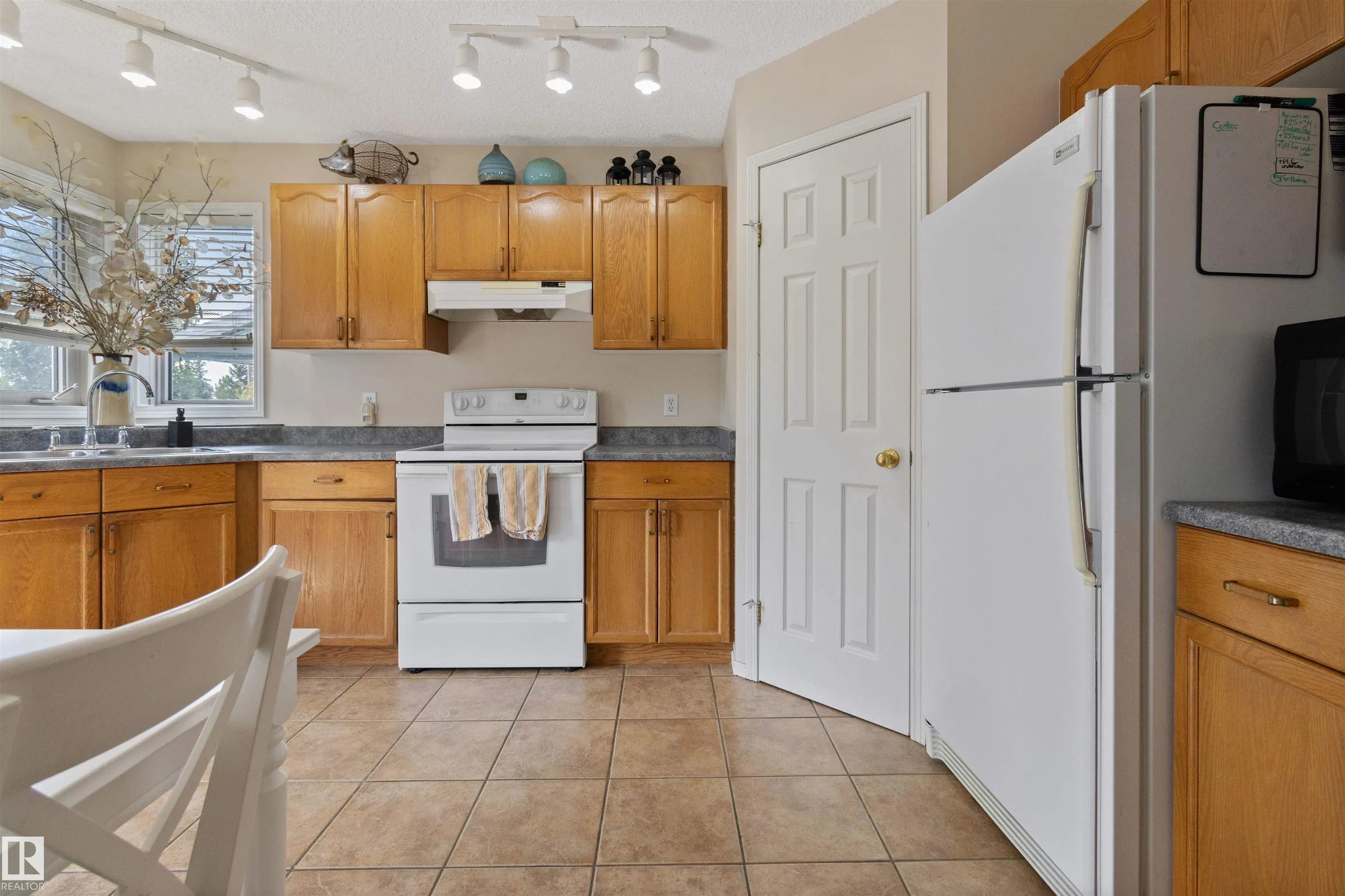 32 FOXHAVEN Court