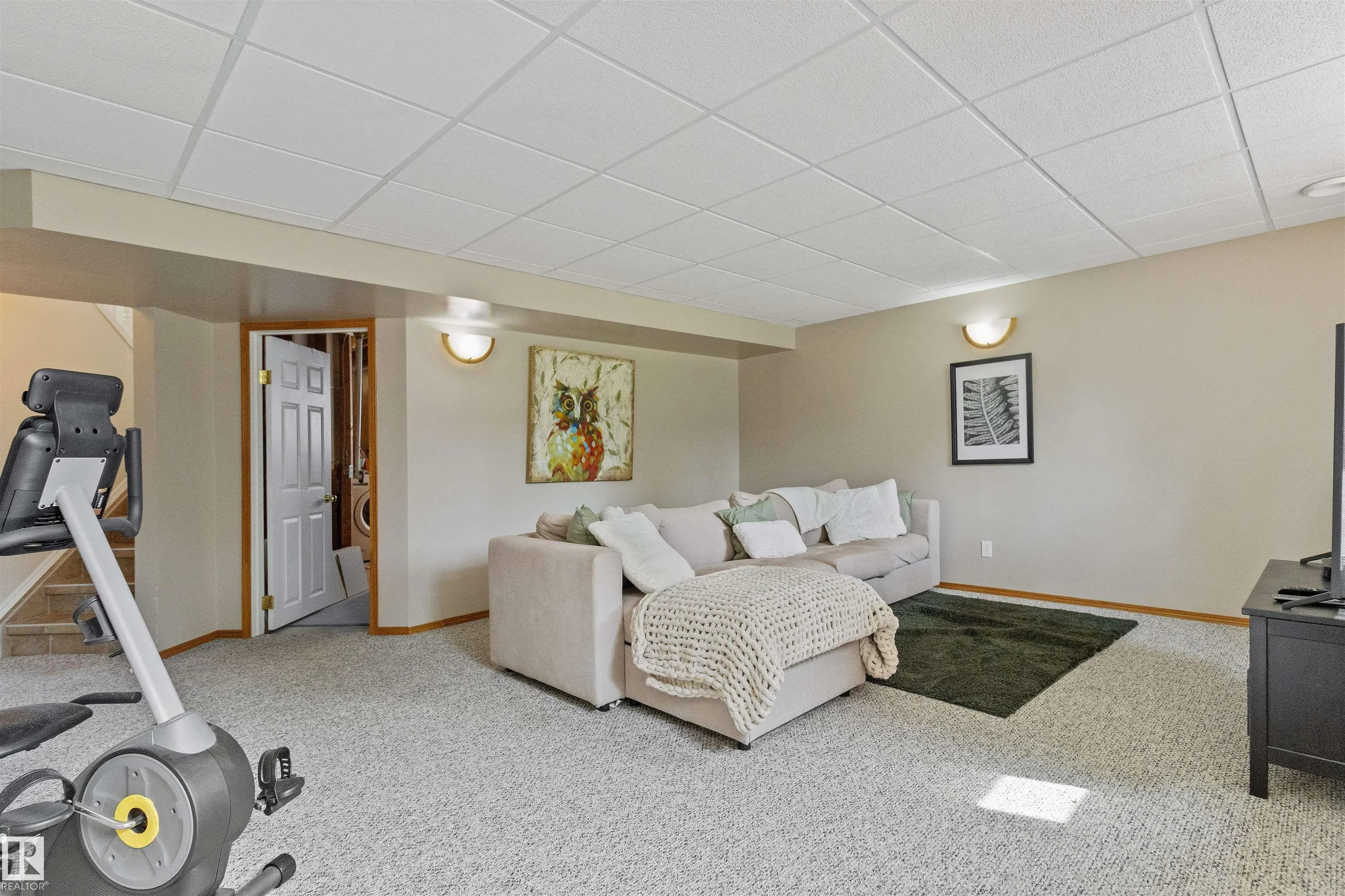 32 FOXHAVEN Court