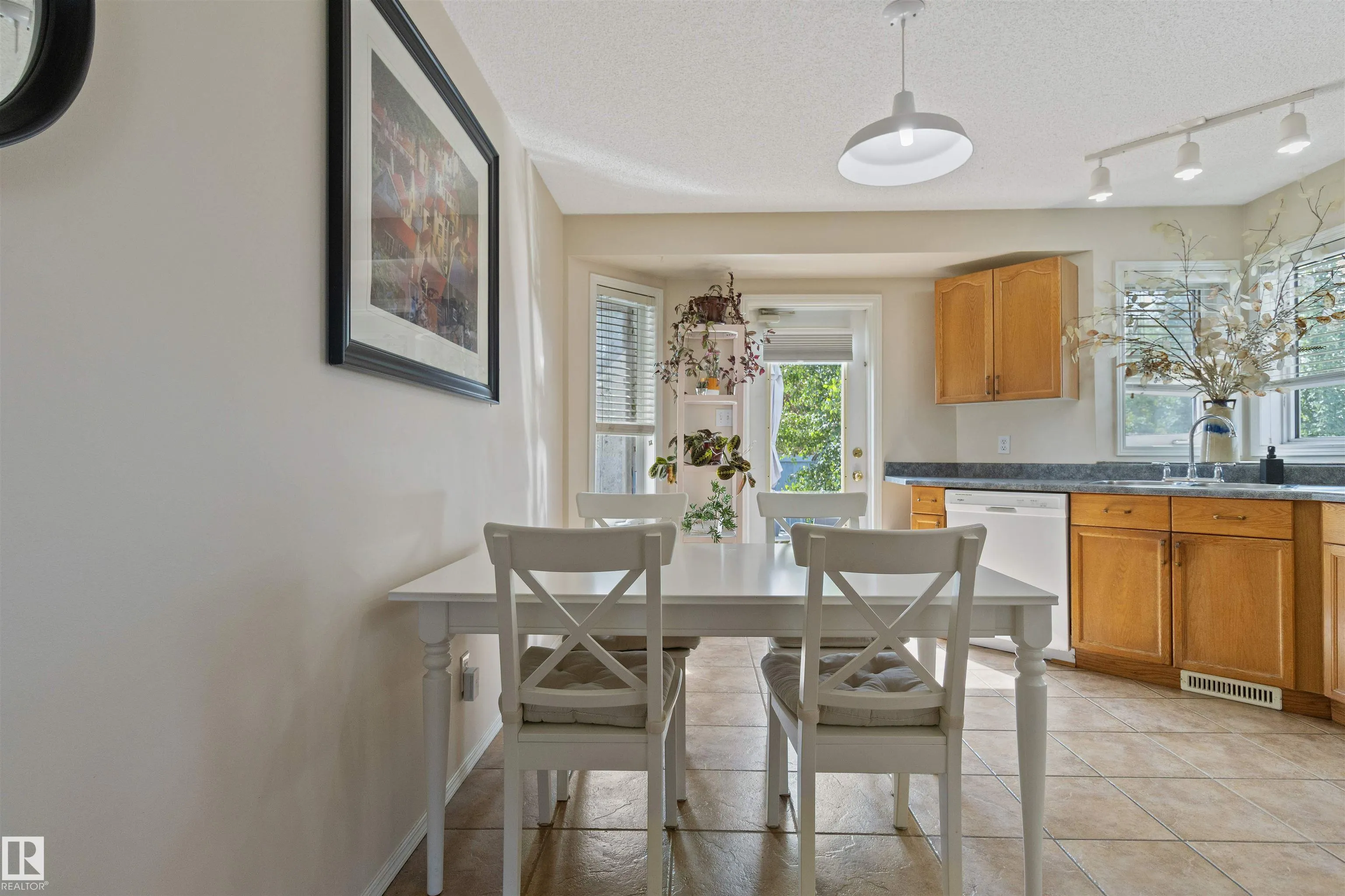 32 FOXHAVEN Court