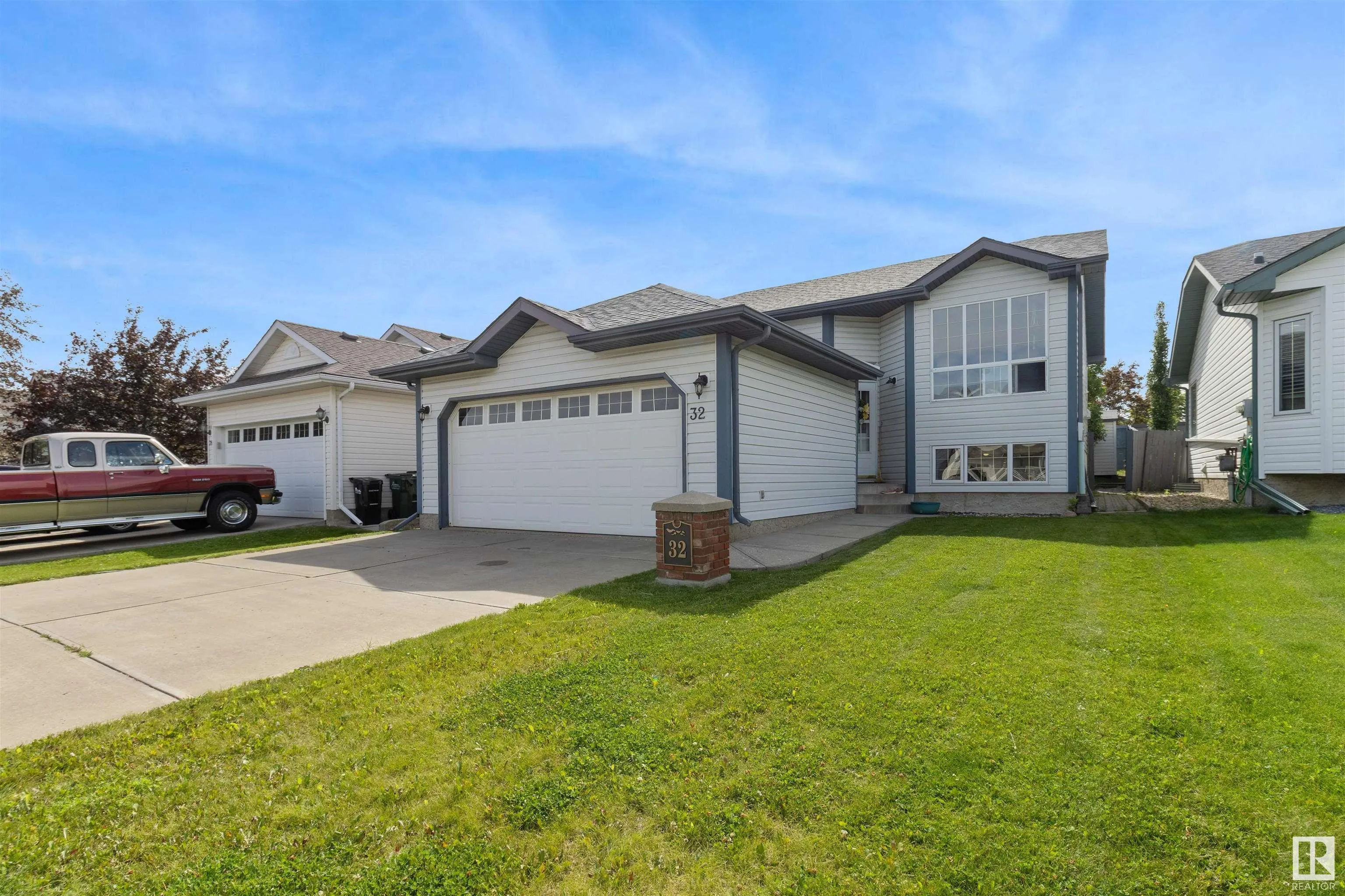 32 FOXHAVEN Court