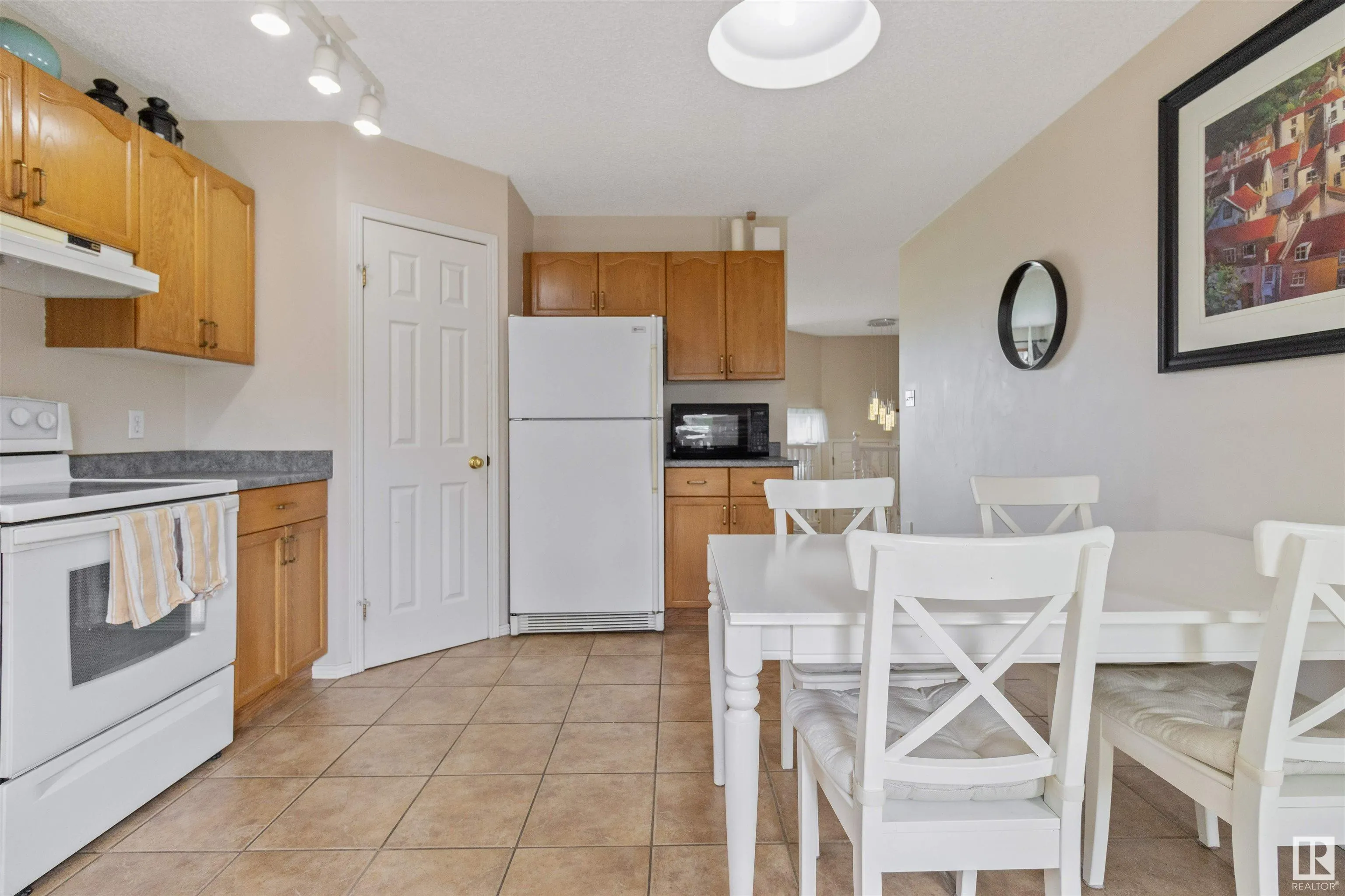 32 FOXHAVEN Court