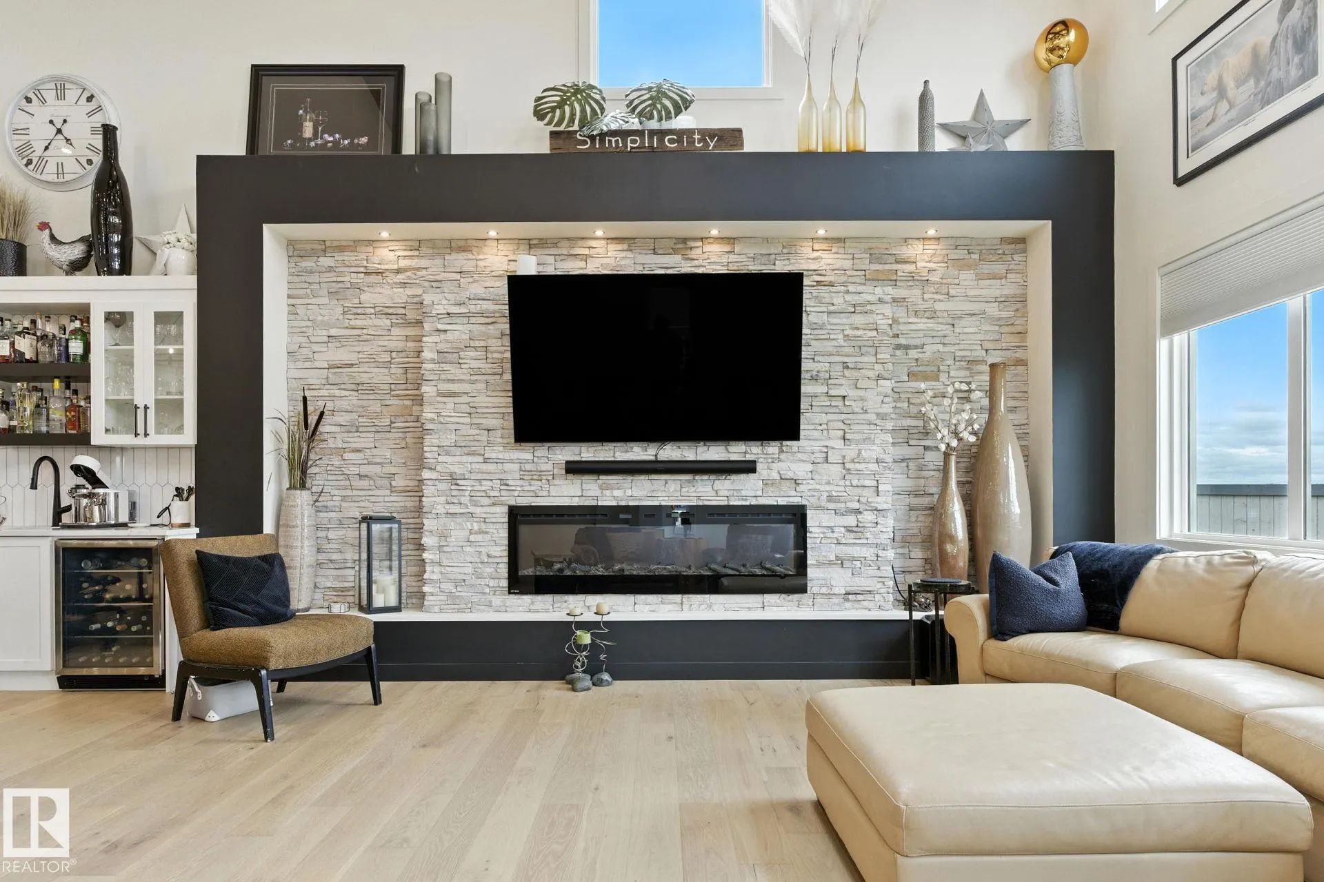 73 ASHBURY Crescent