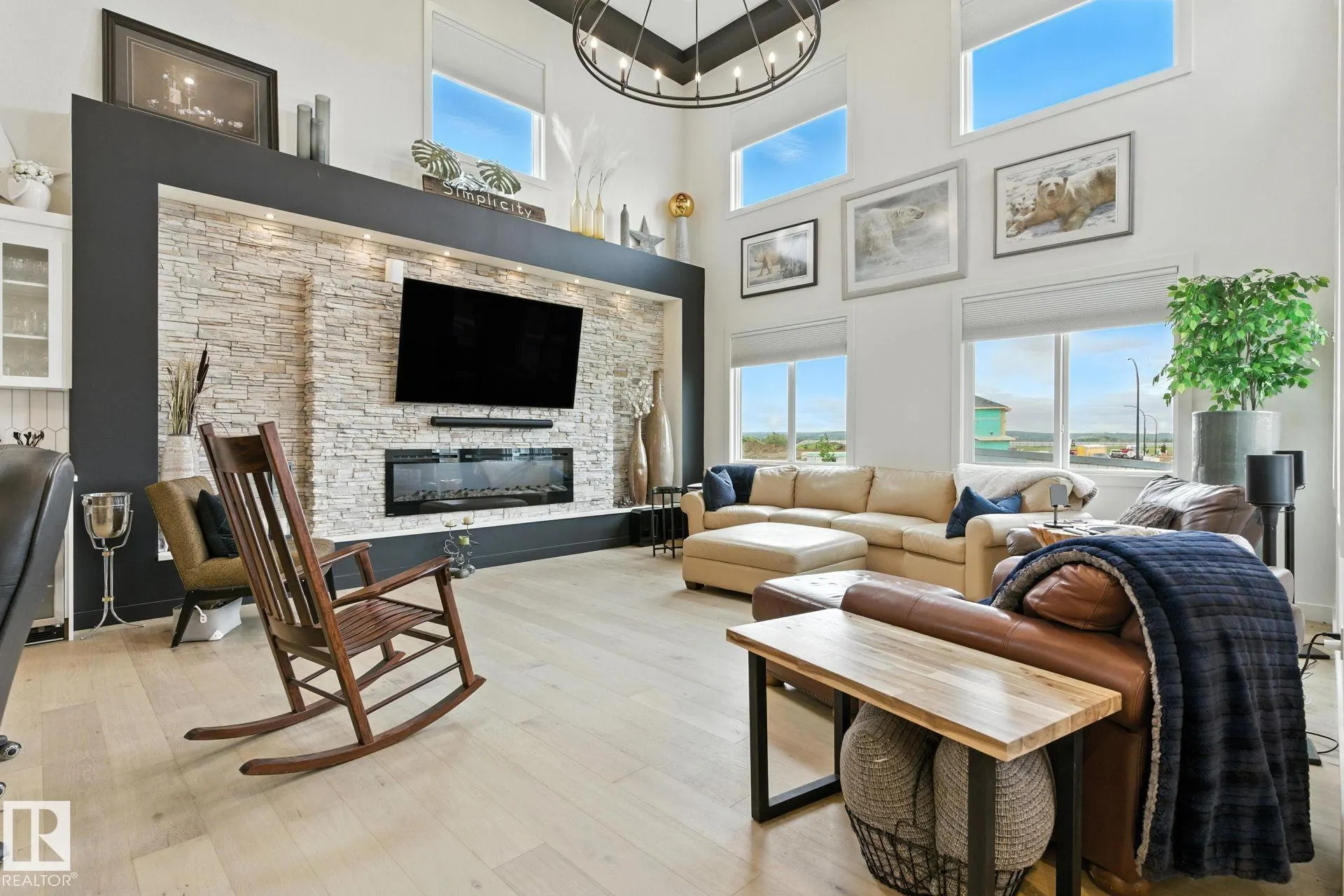 73 ASHBURY Crescent