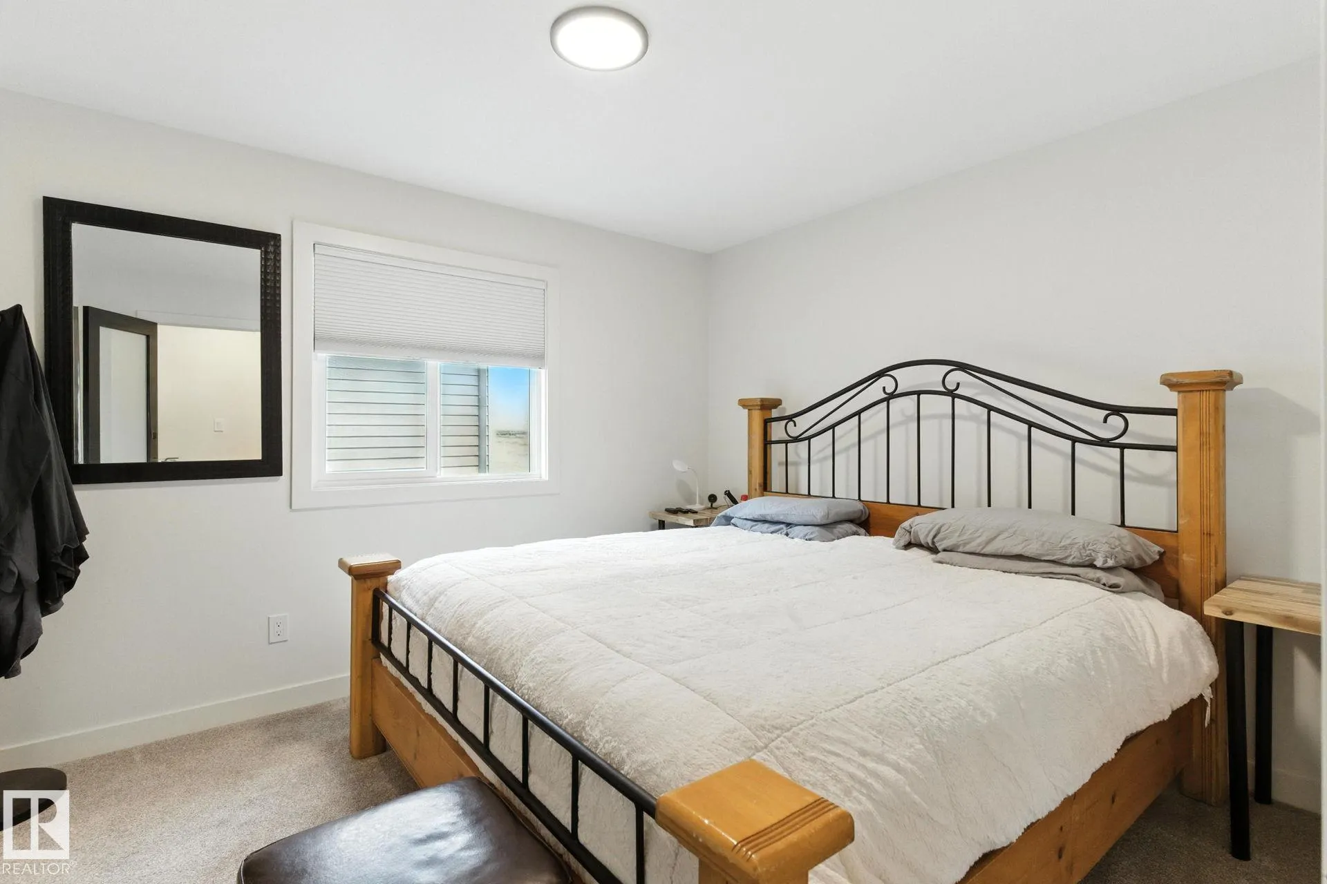 73 ASHBURY Crescent