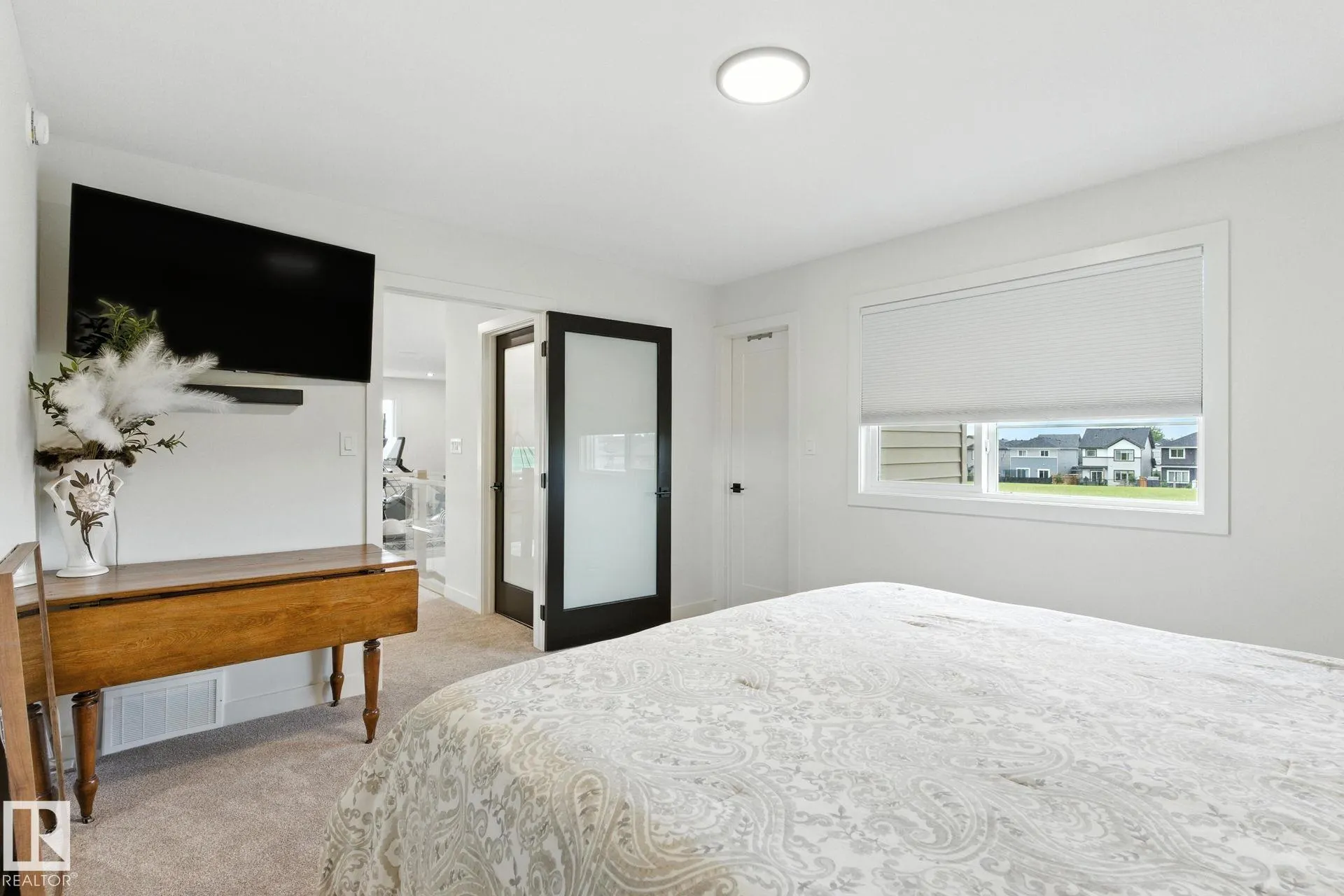 73 ASHBURY Crescent