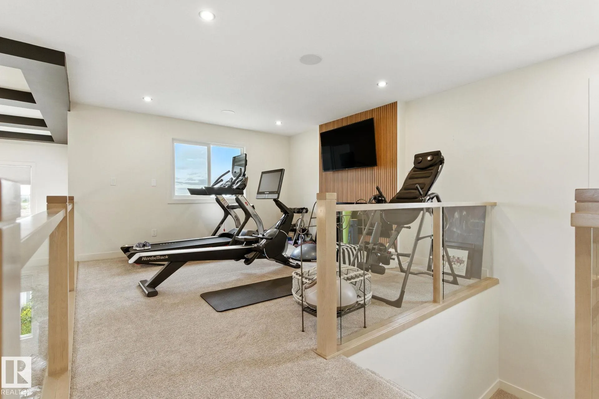73 ASHBURY Crescent
