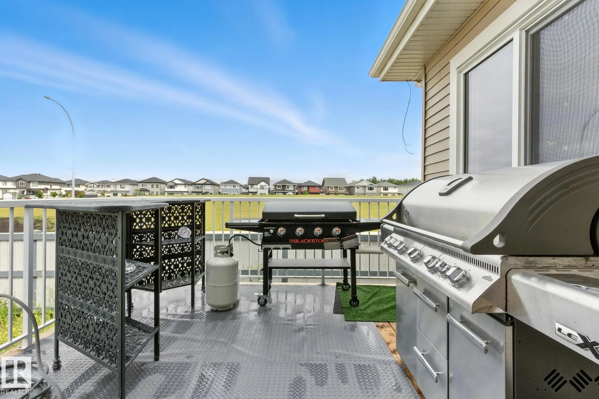 73 ASHBURY Crescent