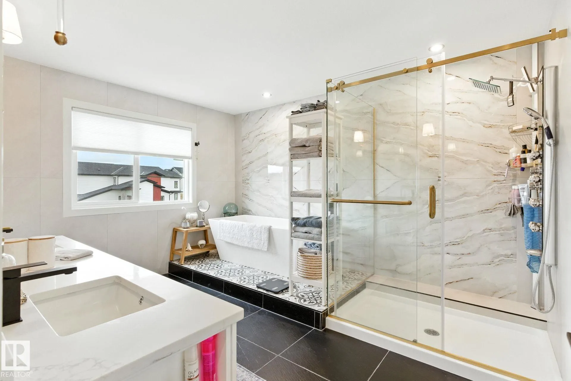 73 ASHBURY Crescent
