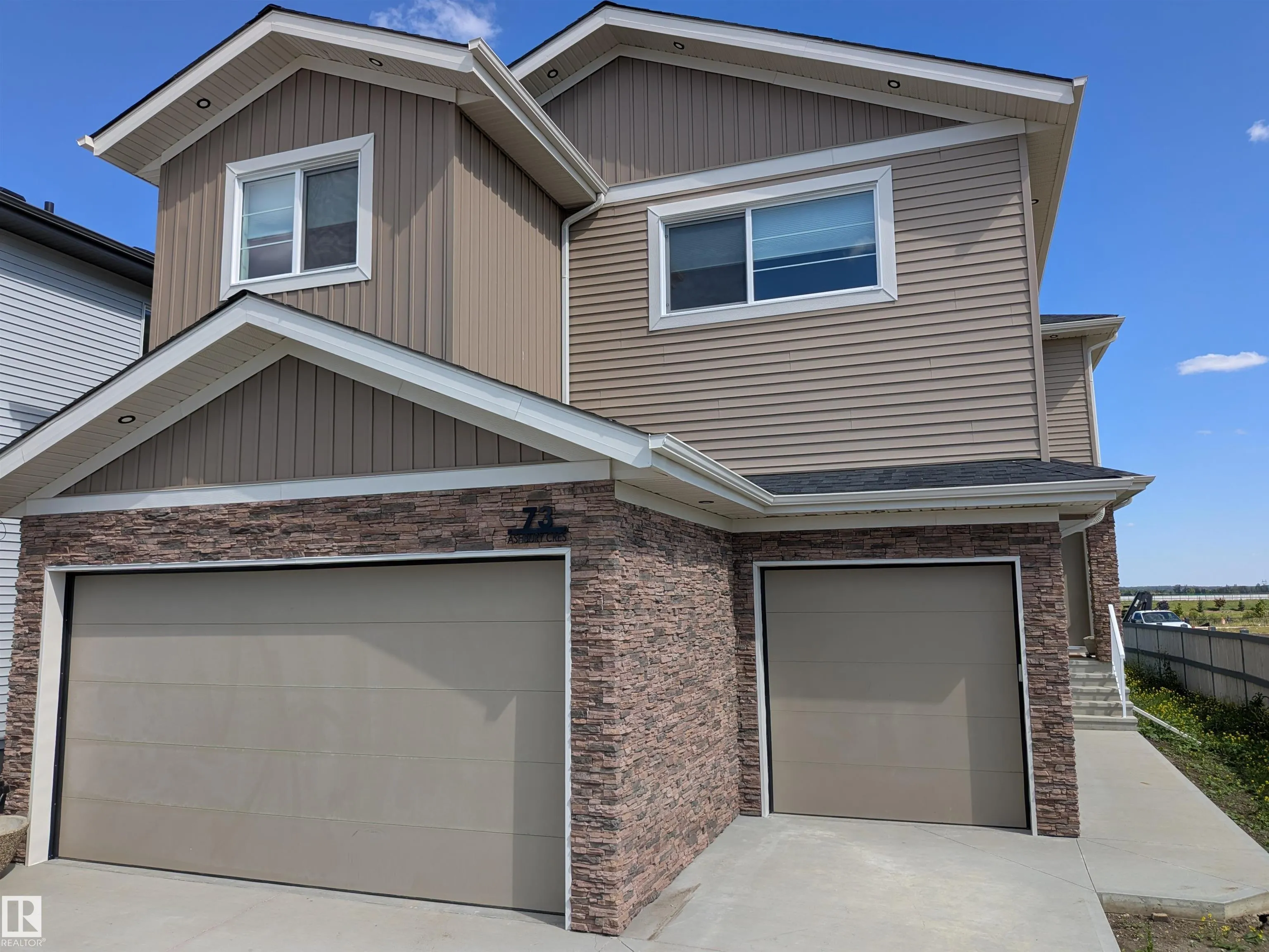 73 ASHBURY Crescent