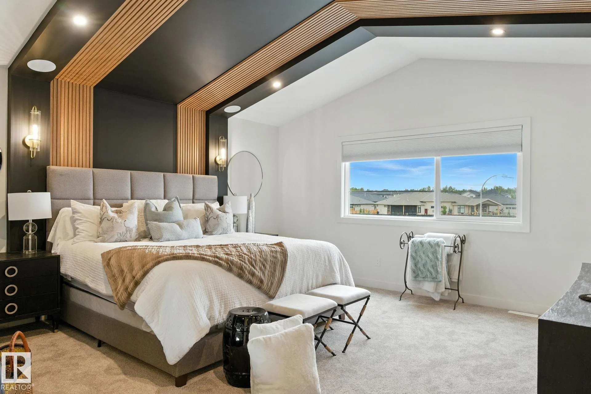 73 ASHBURY Crescent