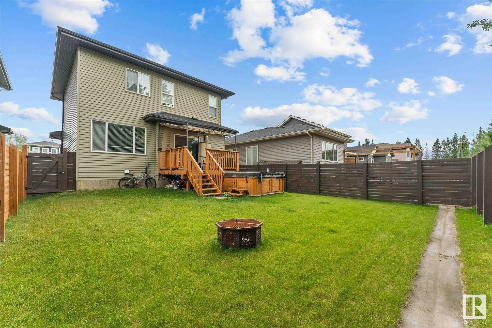 27 KINGSBURY Circle
