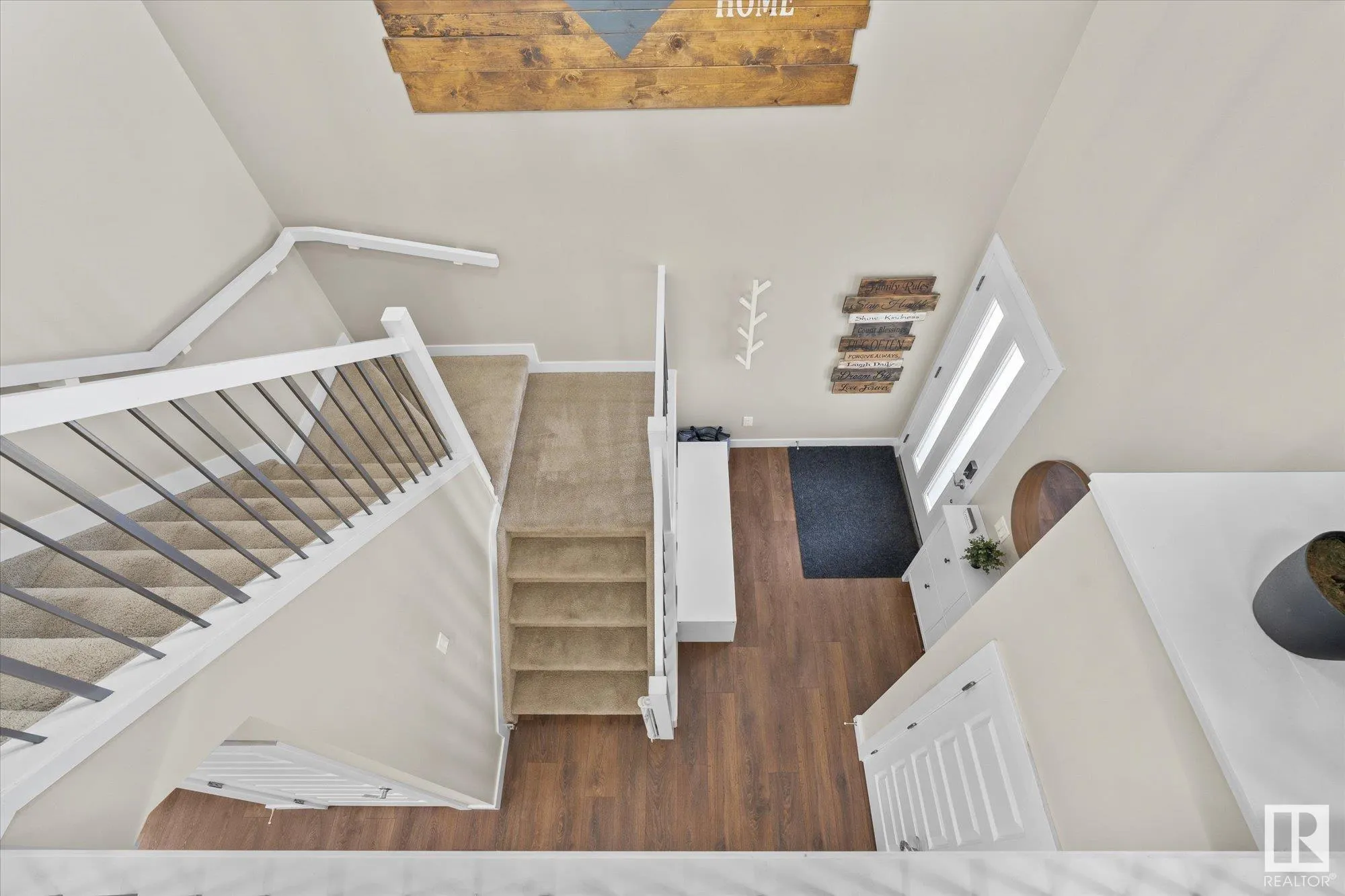 27 KINGSBURY Circle