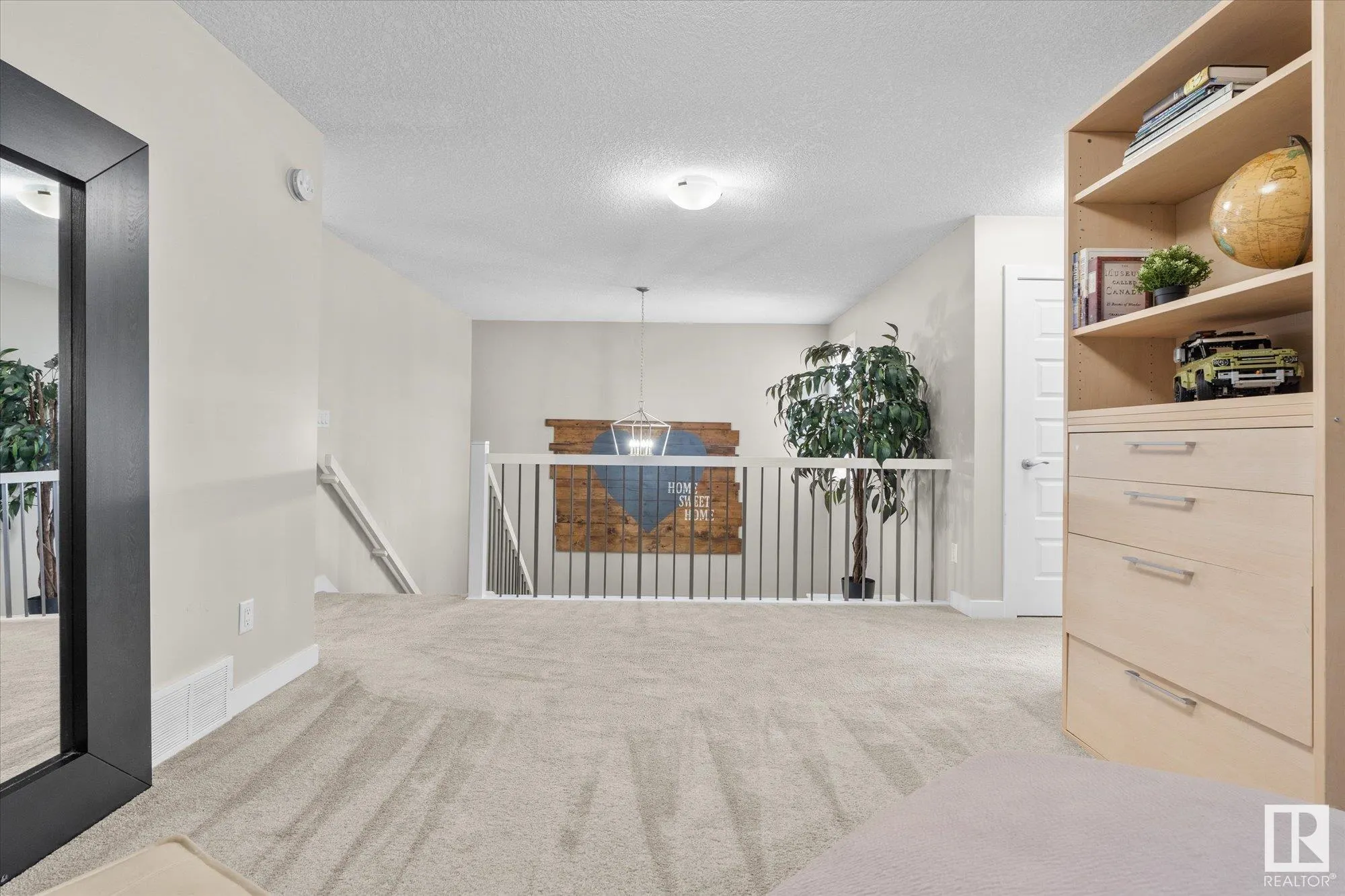 27 KINGSBURY Circle