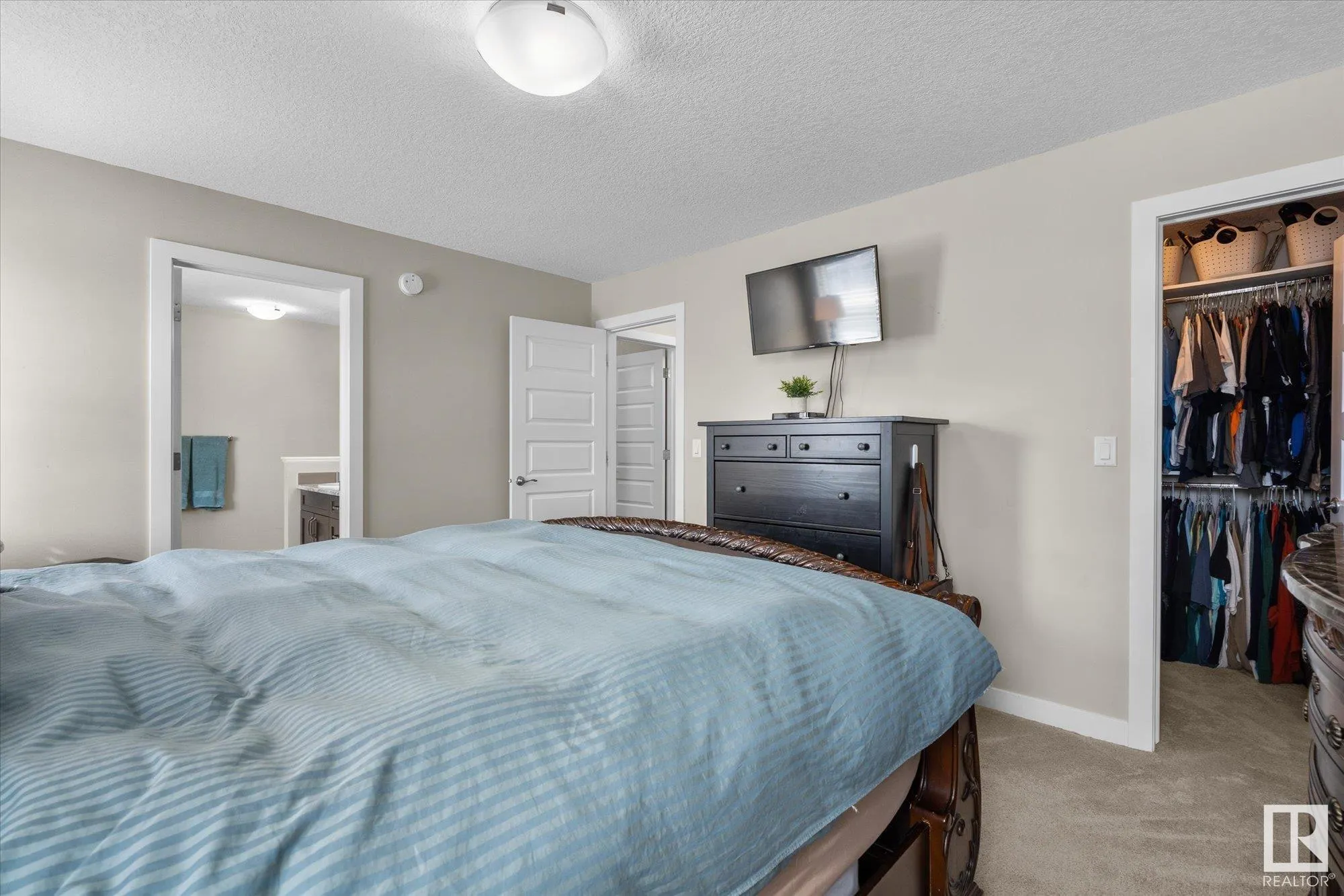 27 KINGSBURY Circle