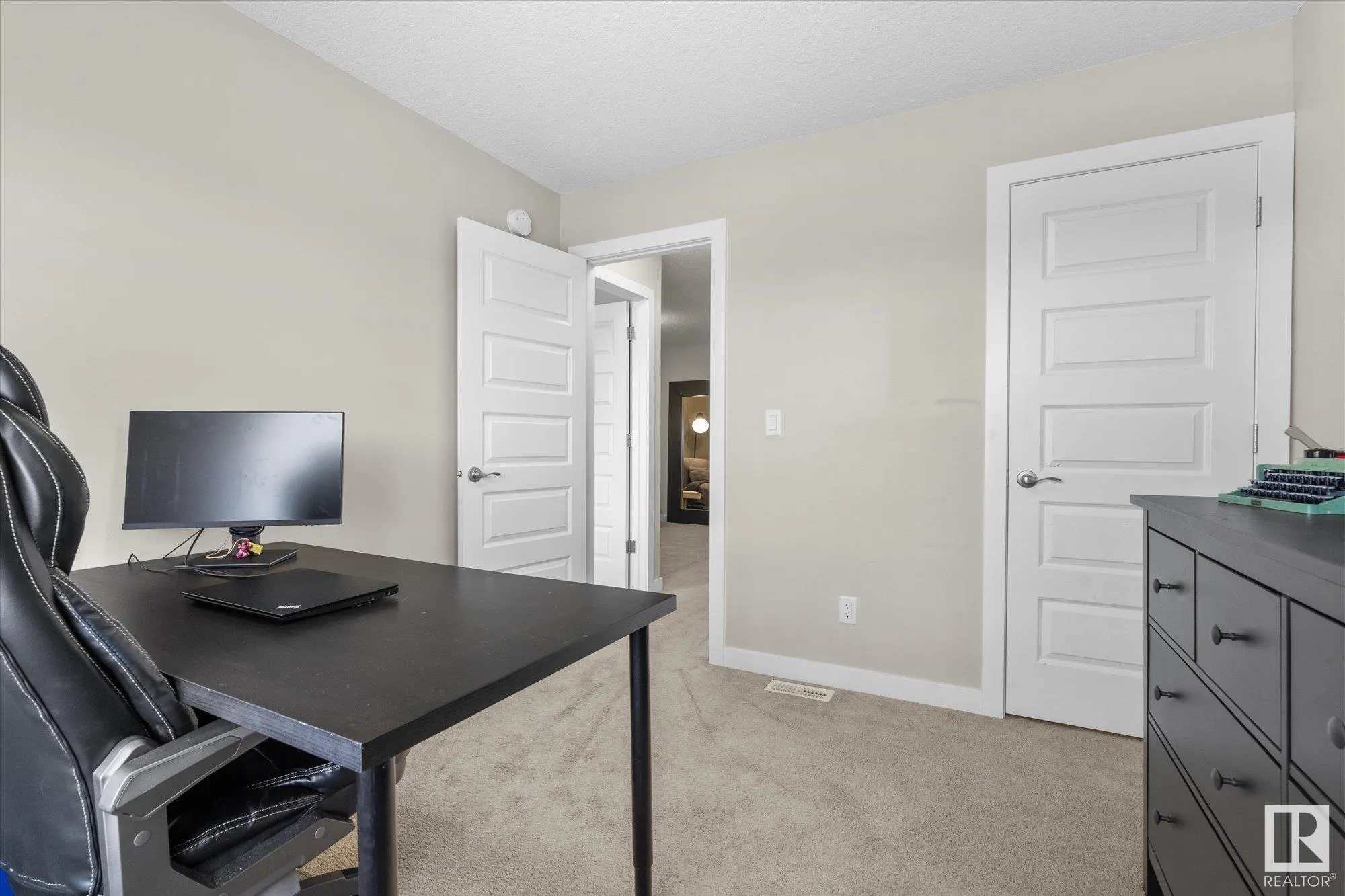 27 KINGSBURY Circle