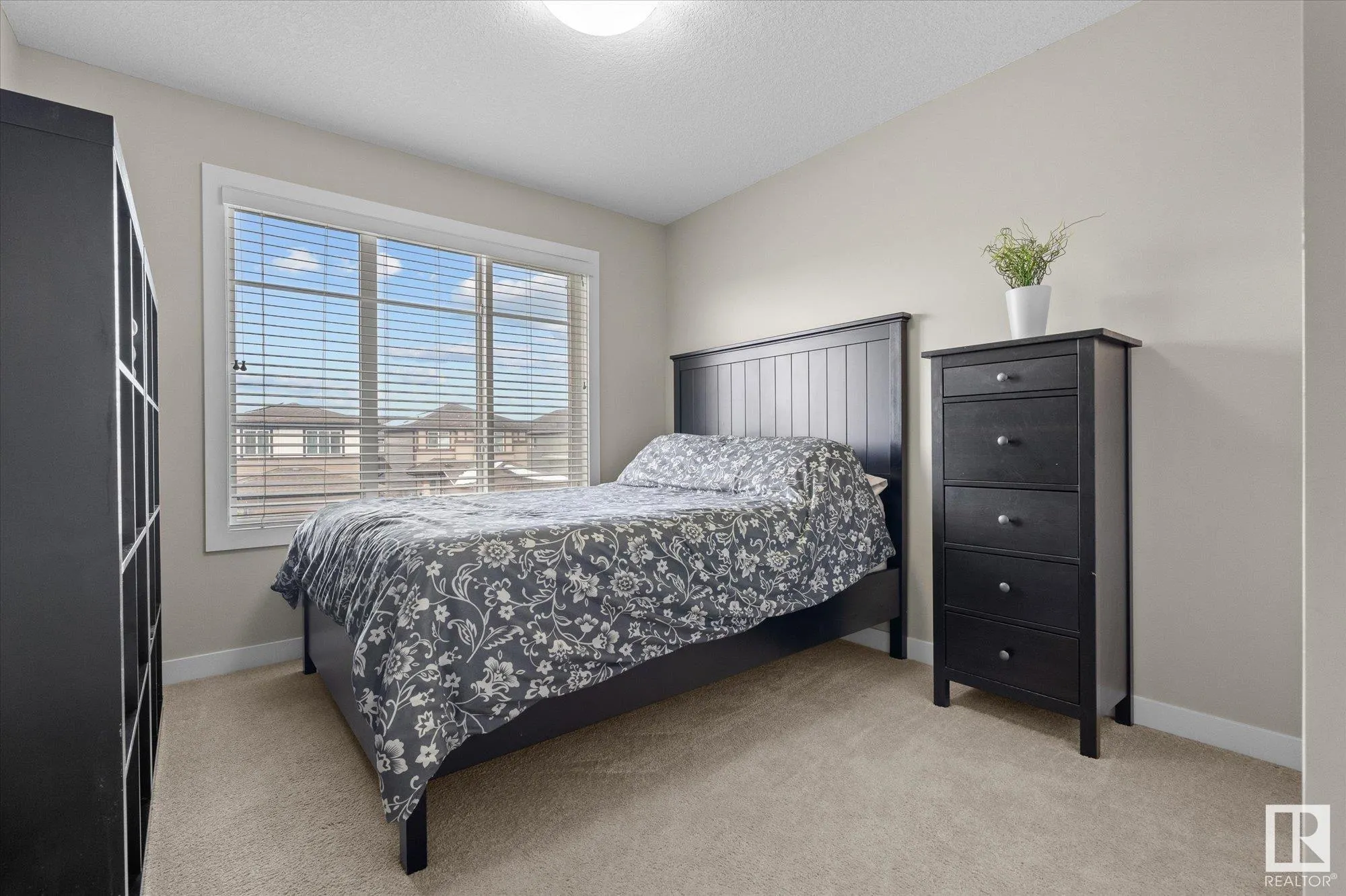 27 KINGSBURY Circle