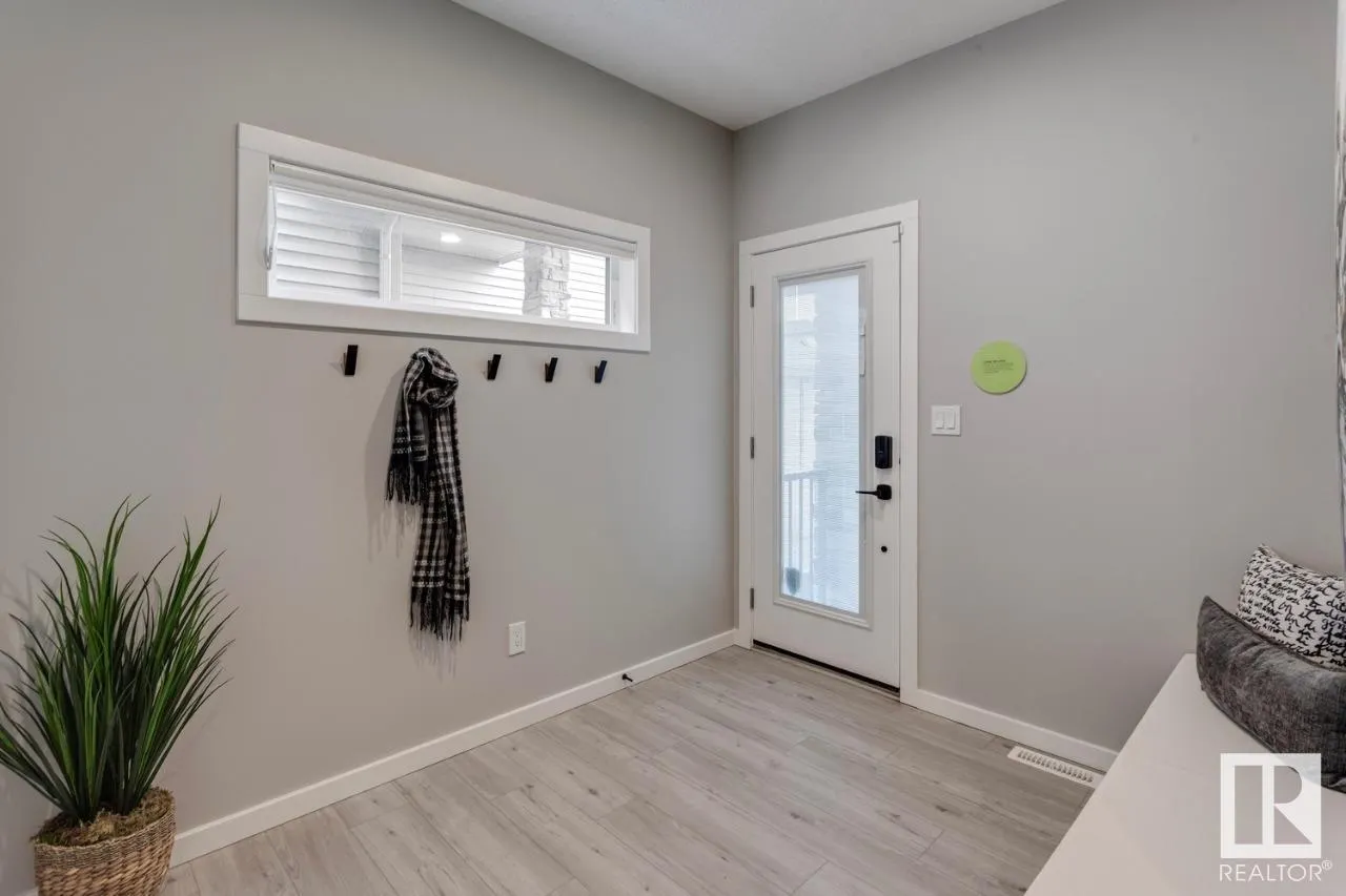 3 ASHBURY Crescent