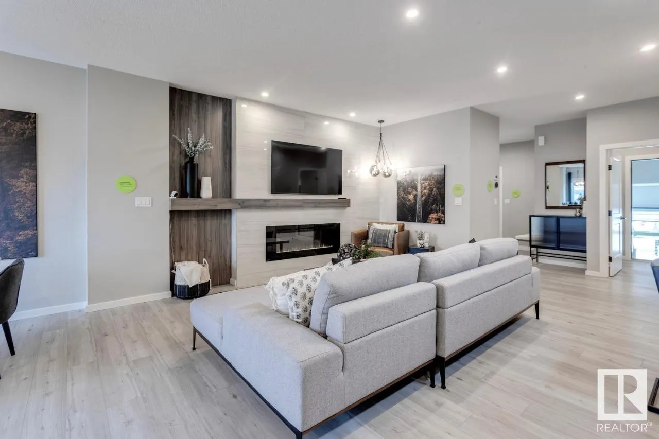 3 ASHBURY Crescent