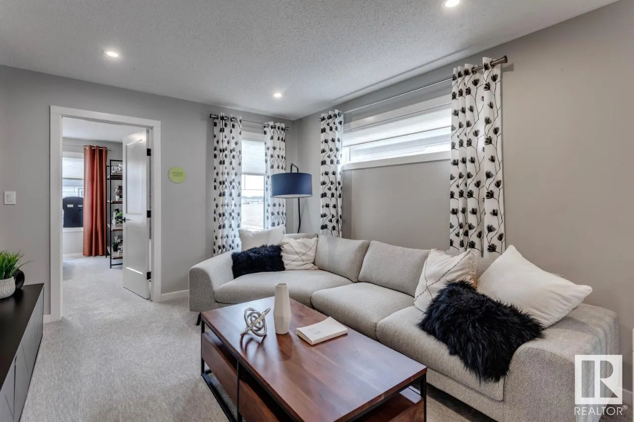 3 ASHBURY Crescent