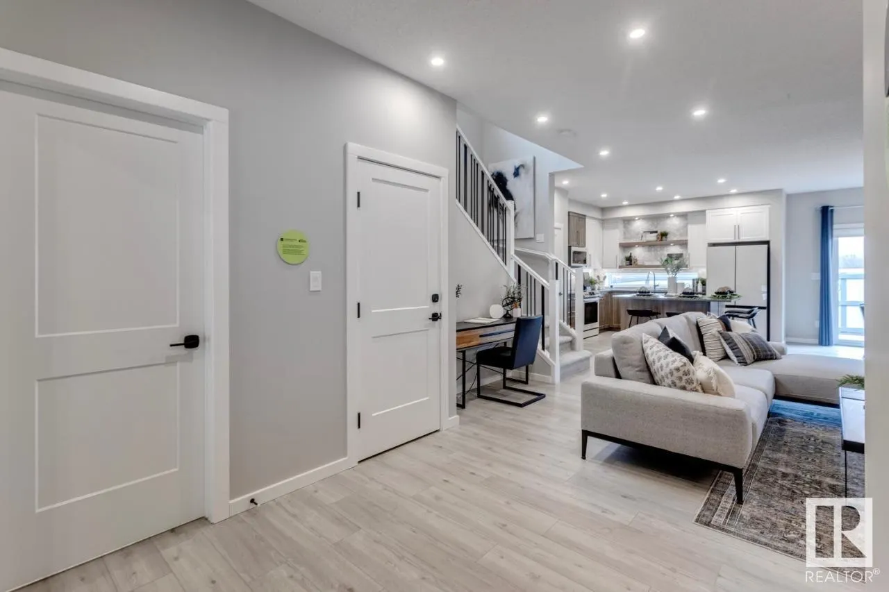 3 ASHBURY Crescent