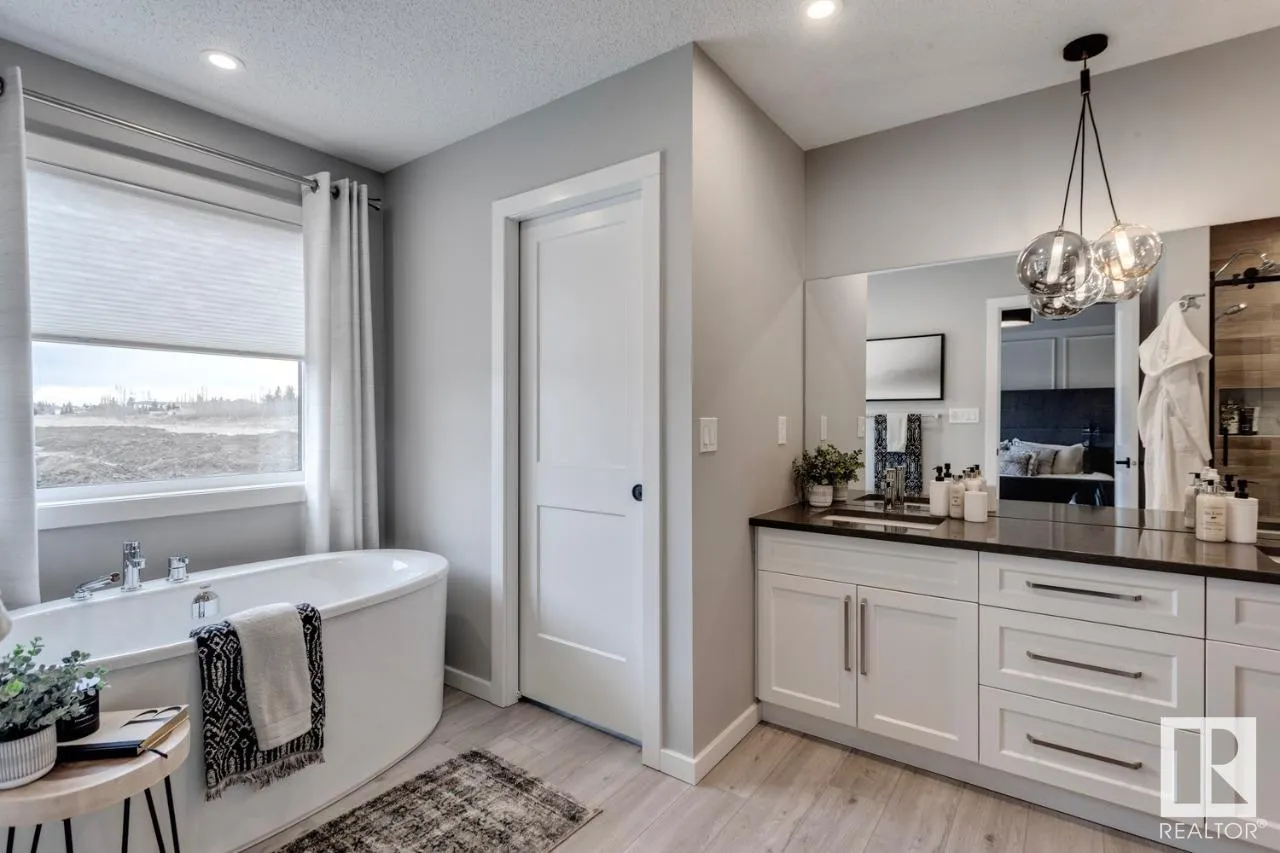 3 ASHBURY Crescent