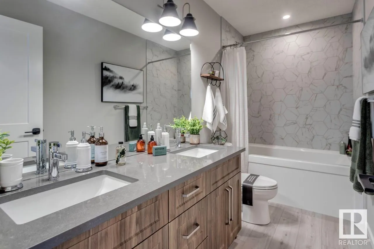 3 ASHBURY Crescent