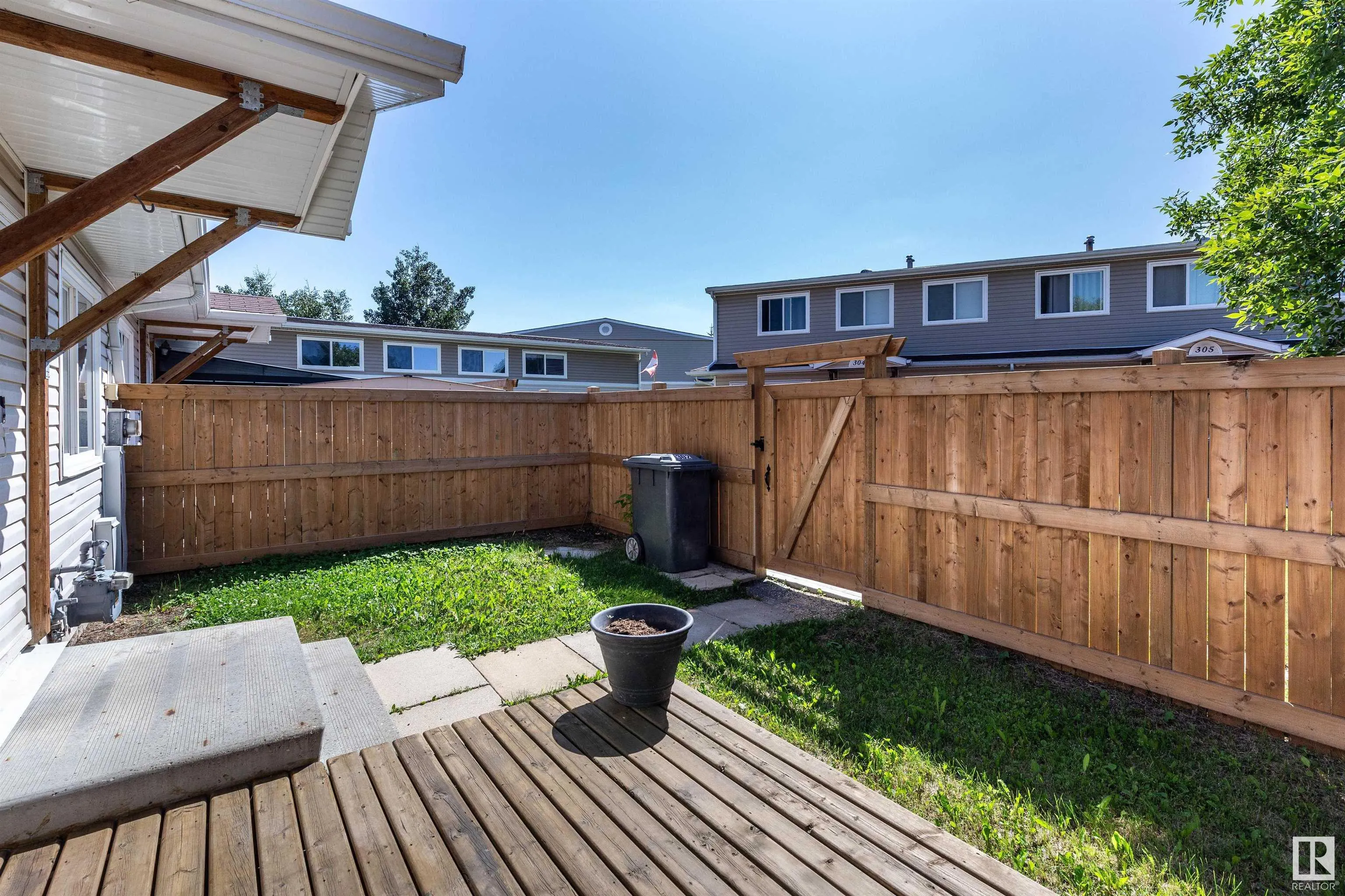 302 TELFORD Court