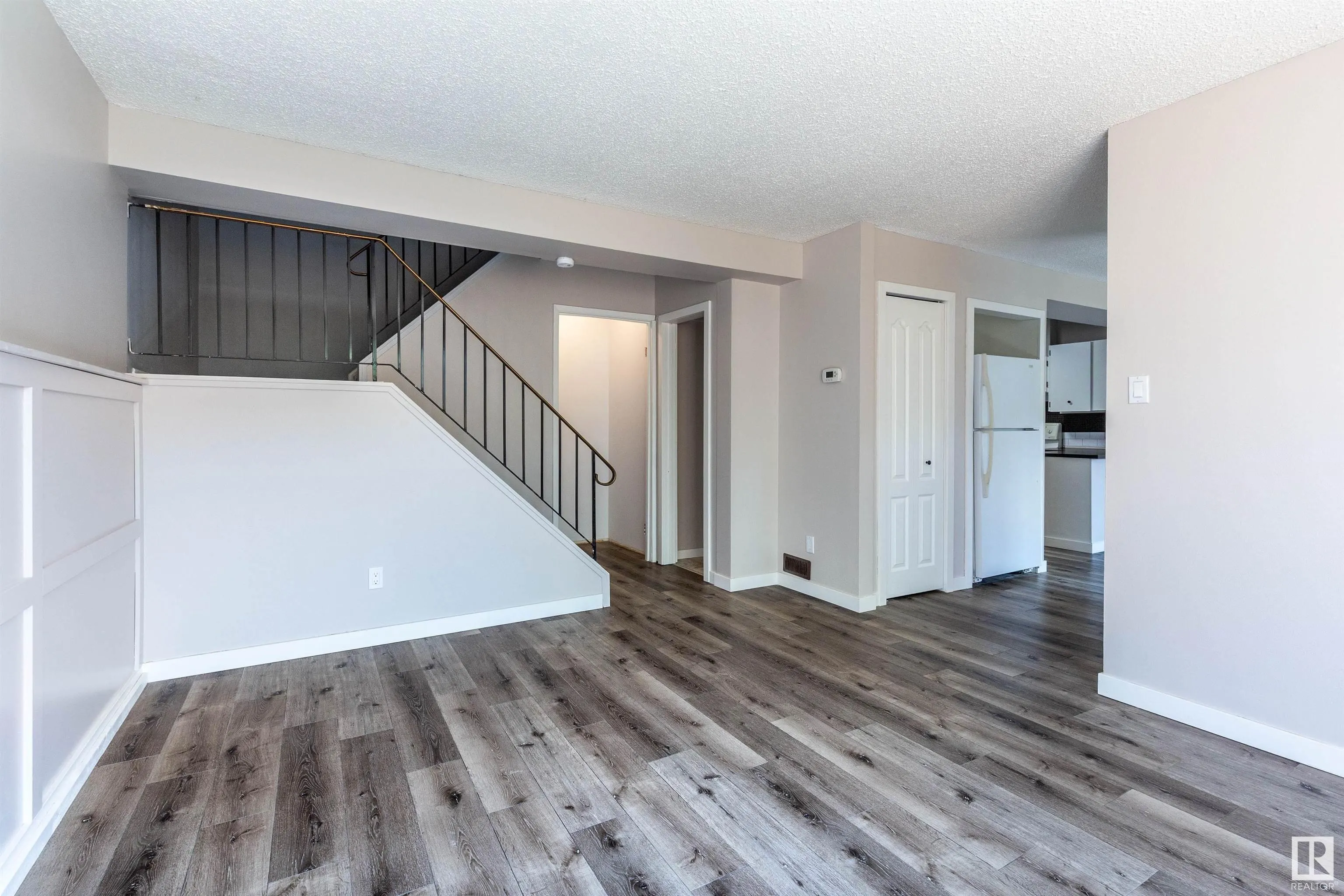 302 TELFORD Court