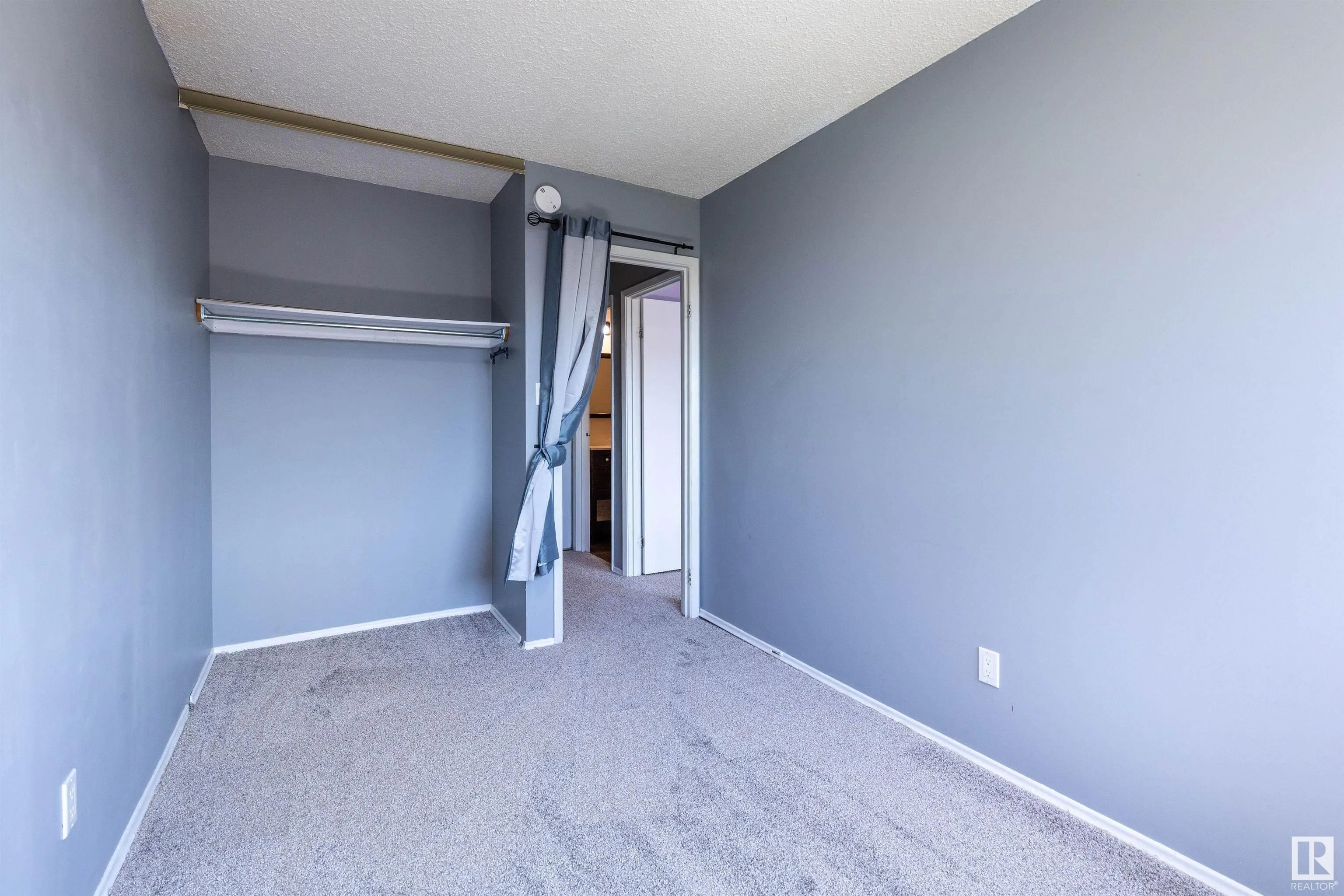 302 TELFORD Court