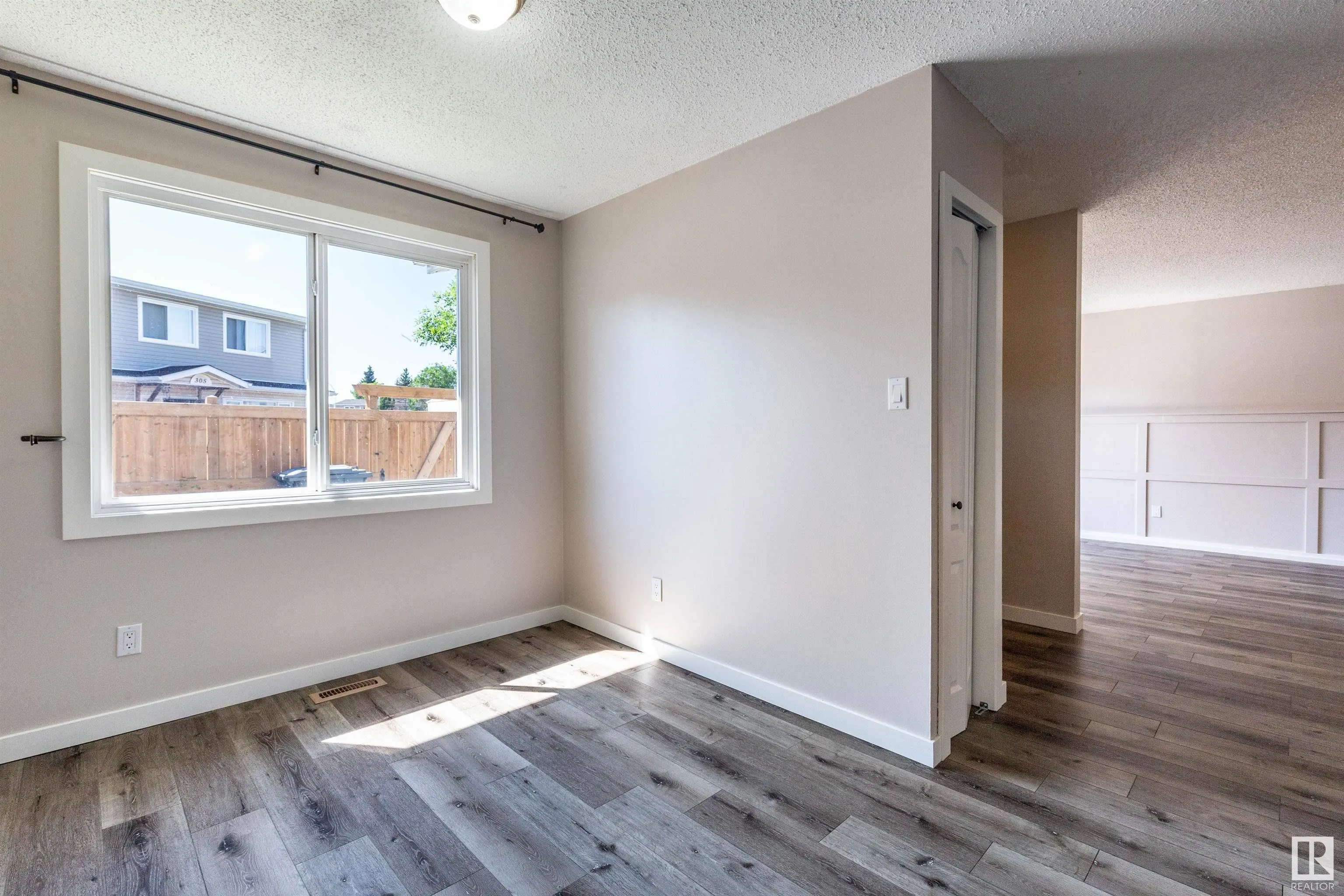 302 TELFORD Court