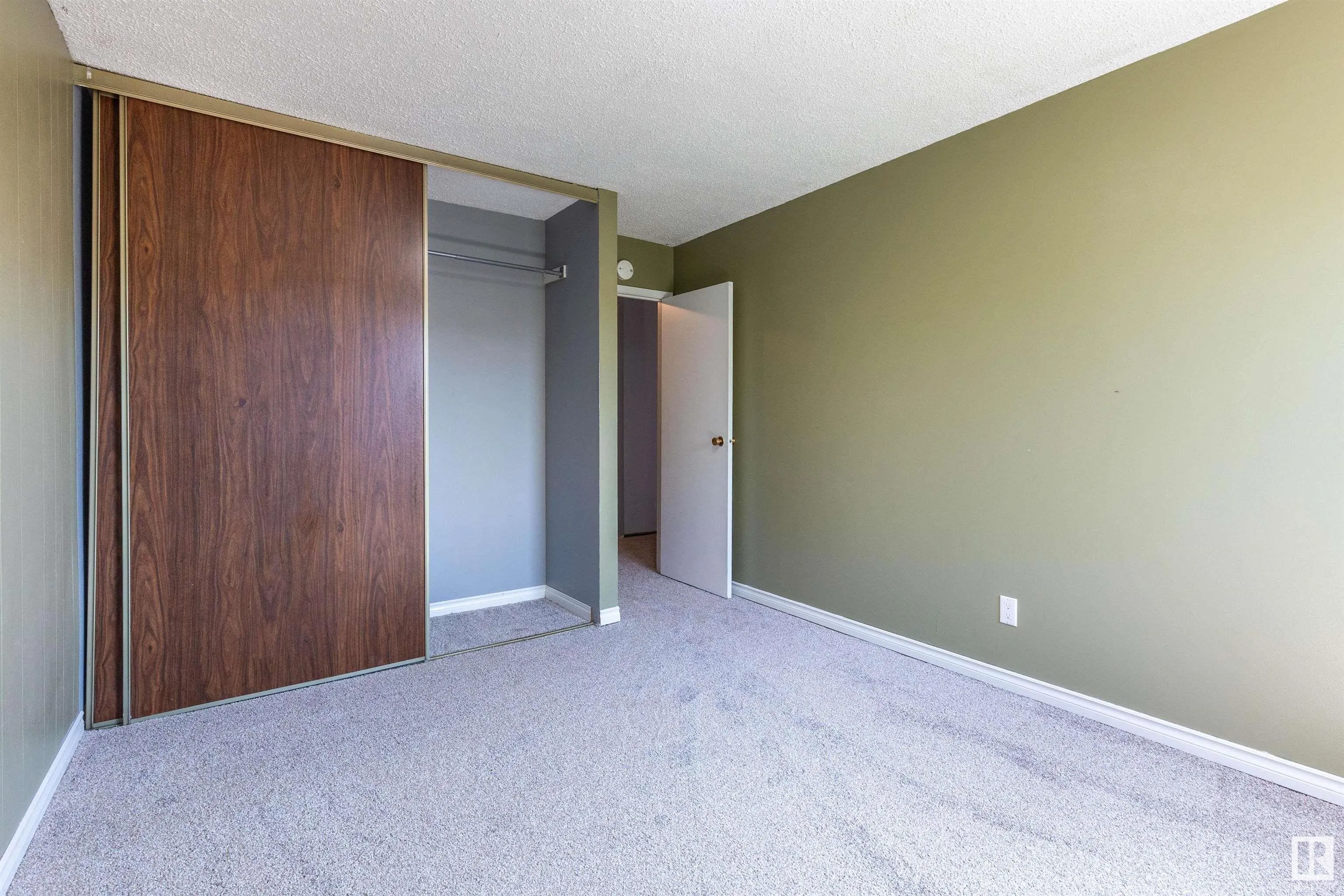 302 TELFORD Court