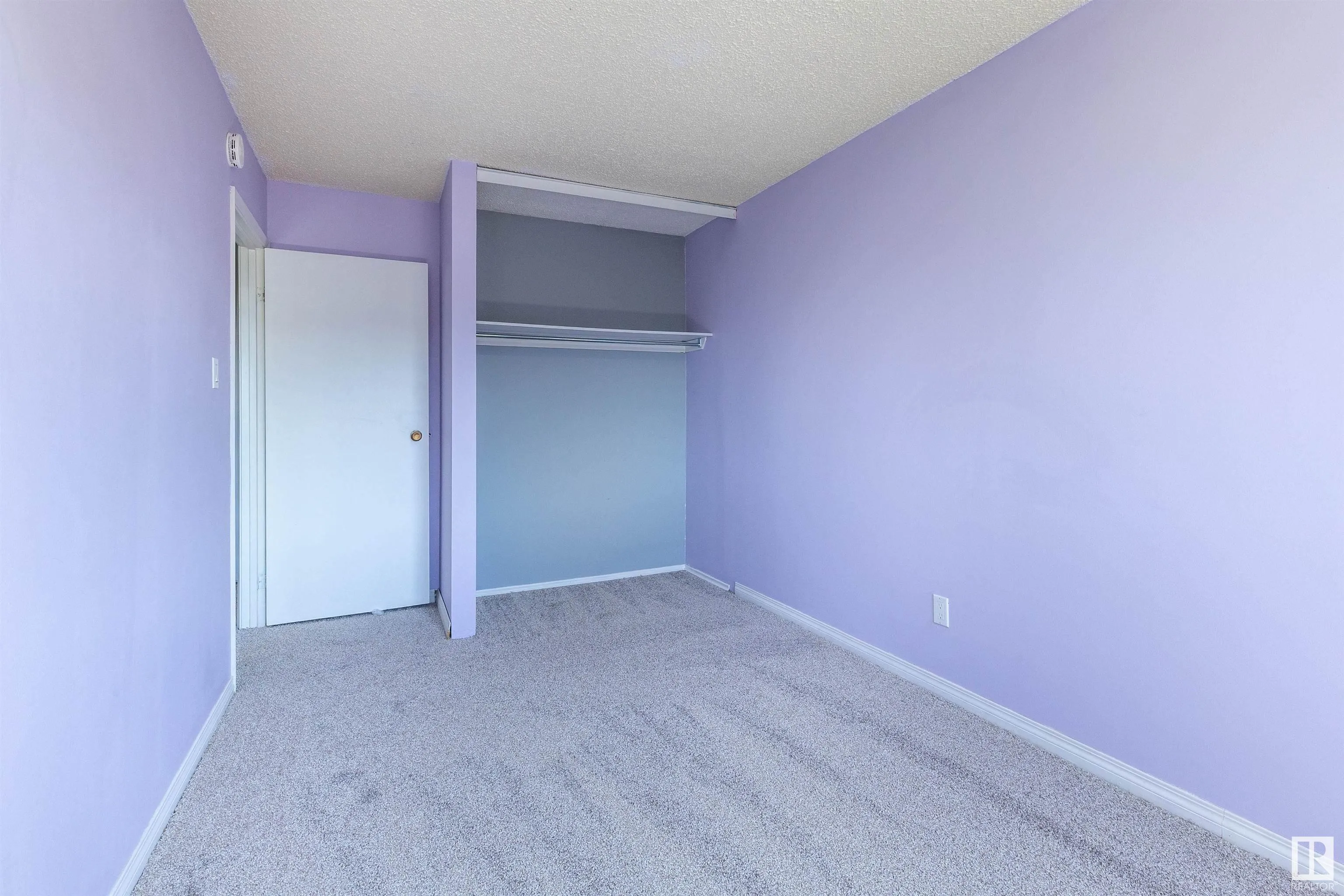 302 TELFORD Court