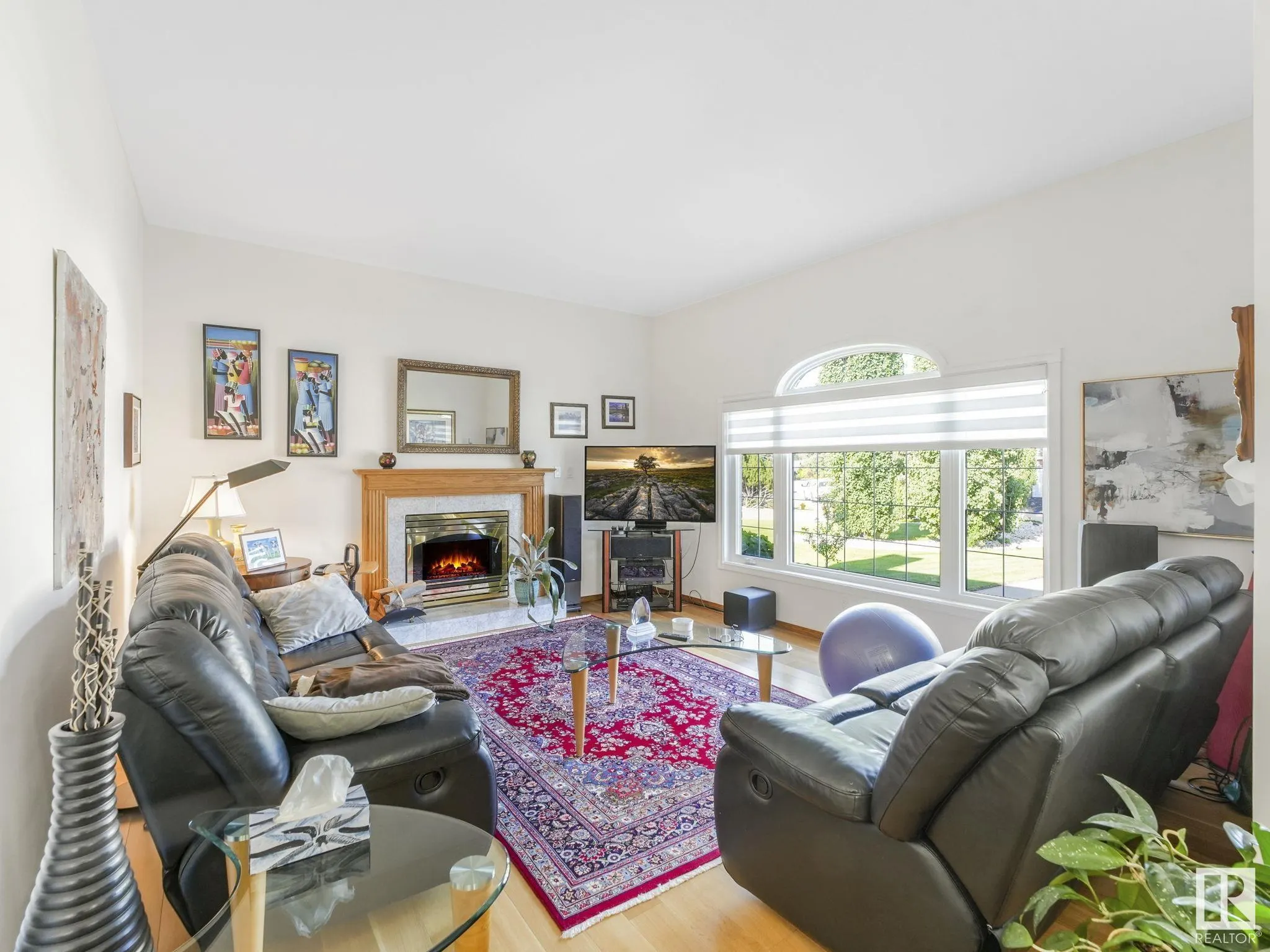 382 ESTATE Drive