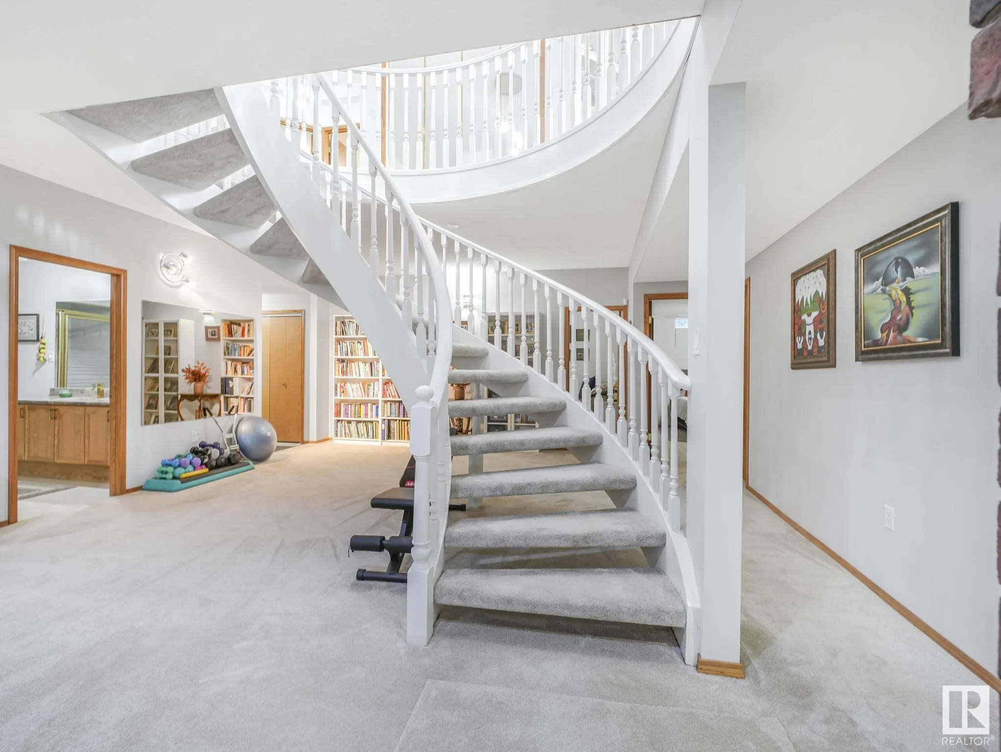 382 ESTATE Drive