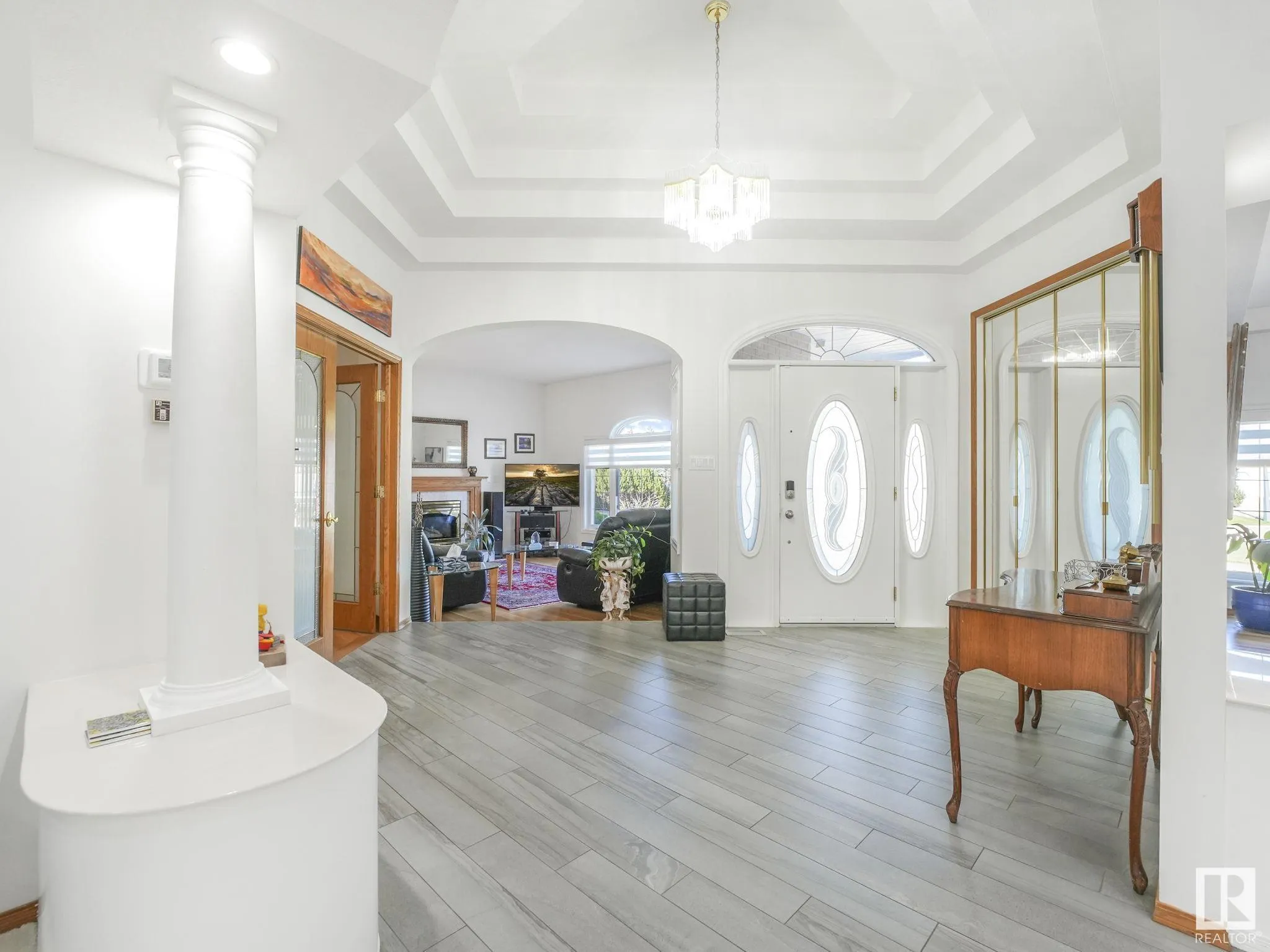382 ESTATE Drive