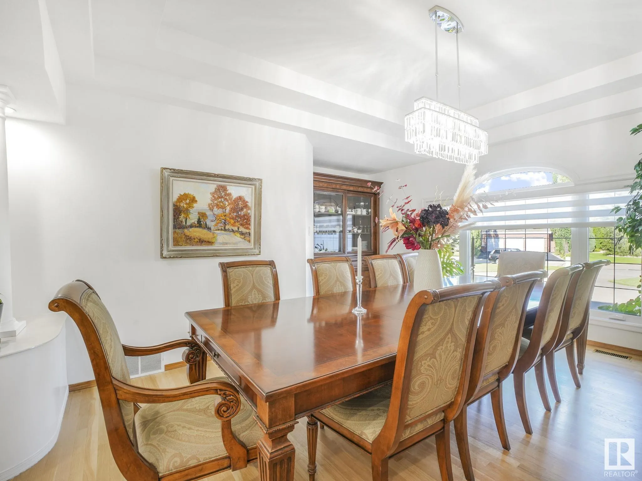 382 ESTATE Drive