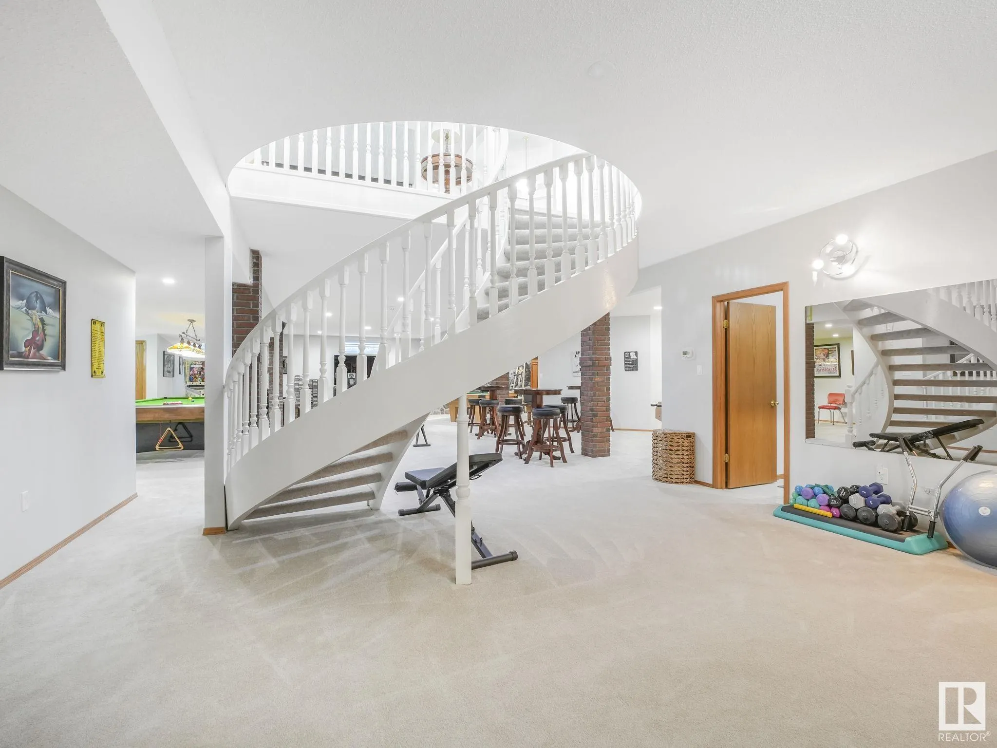 382 ESTATE Drive