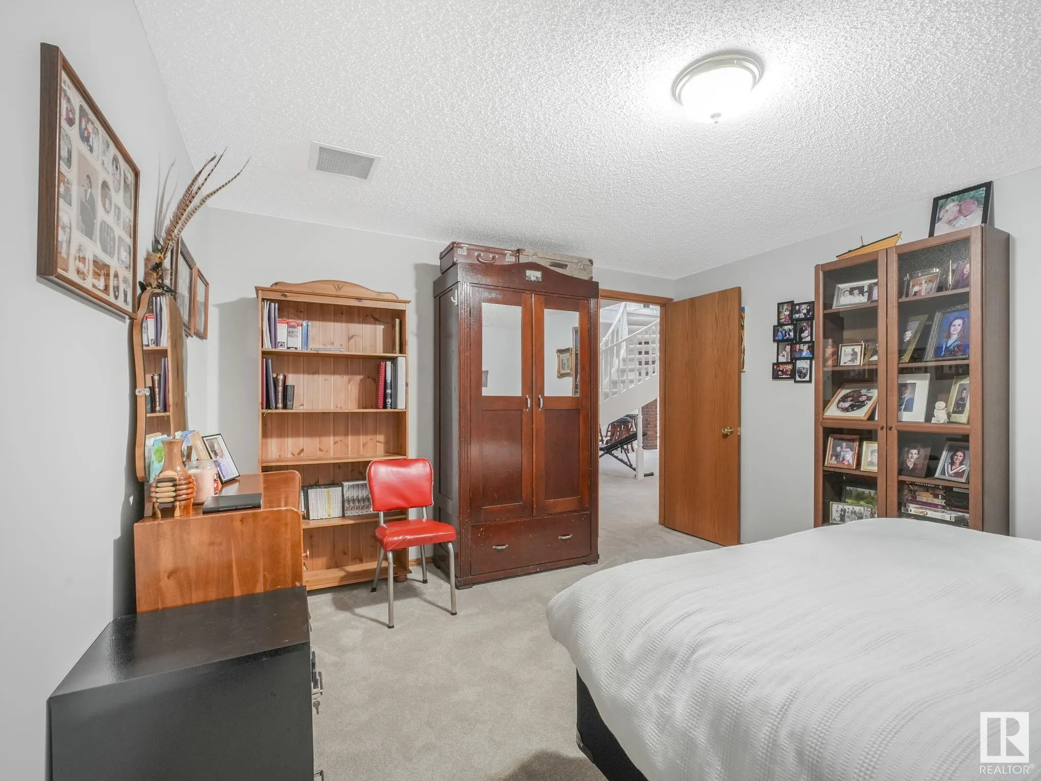 382 ESTATE Drive