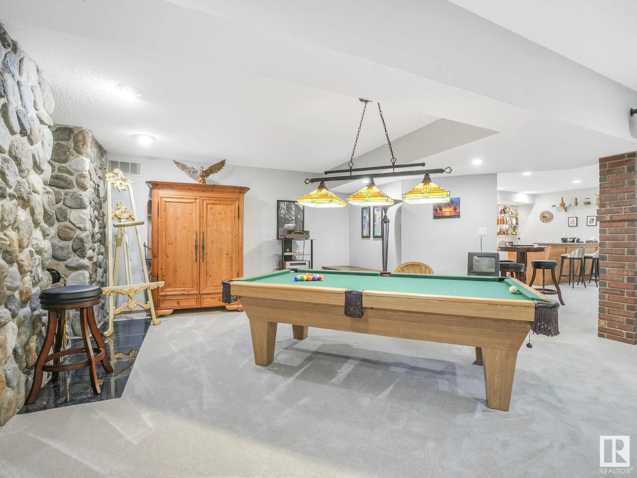 382 ESTATE Drive