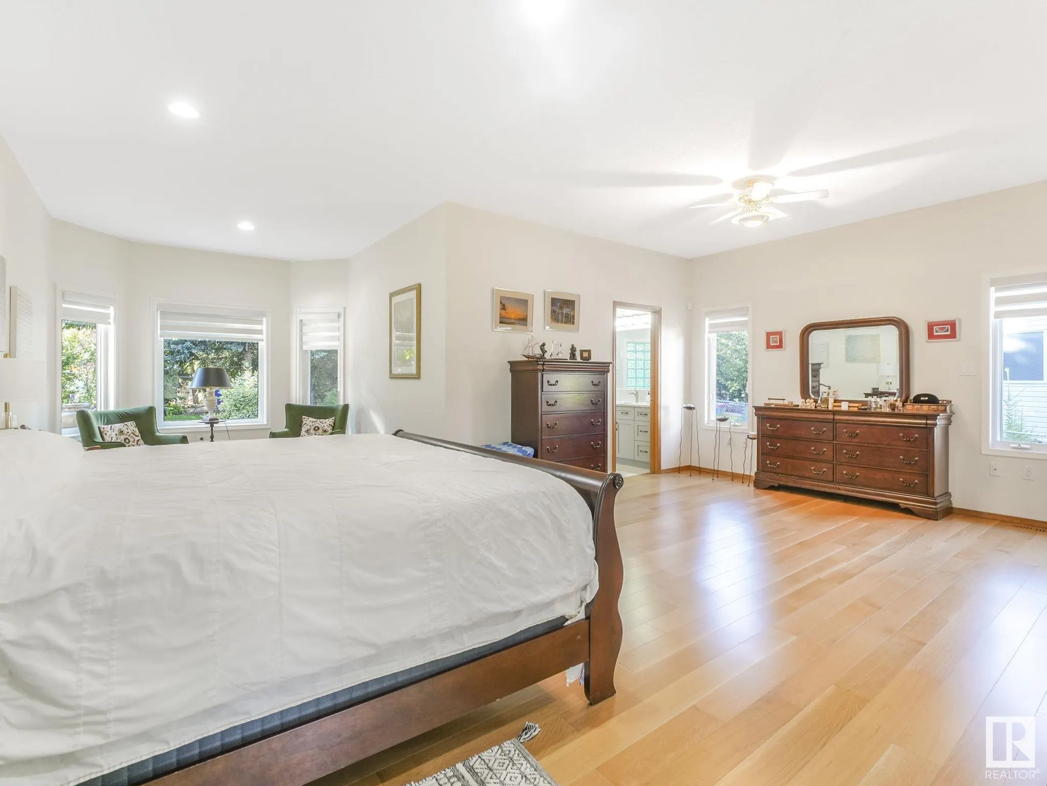 382 ESTATE Drive
