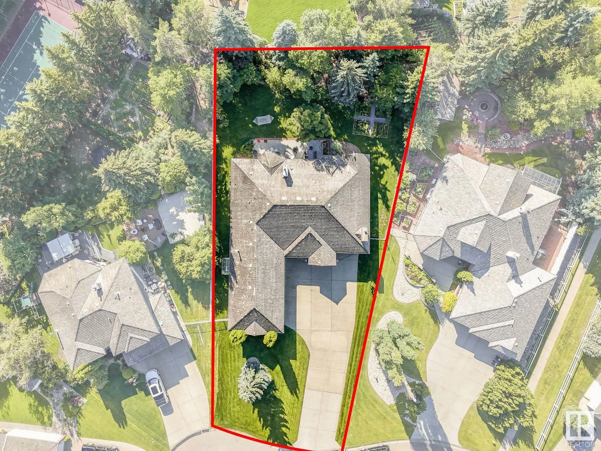 382 ESTATE Drive