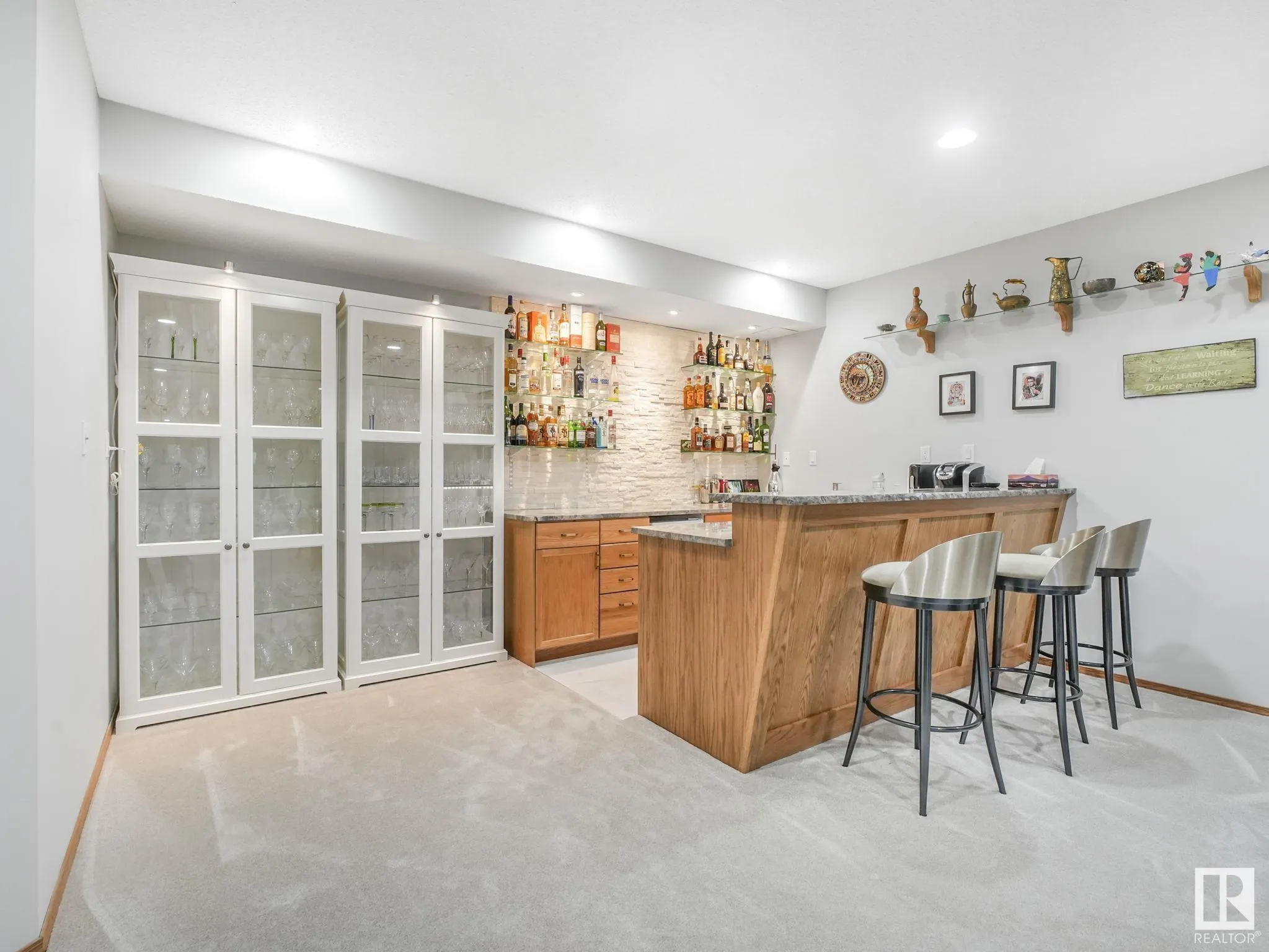 382 ESTATE Drive