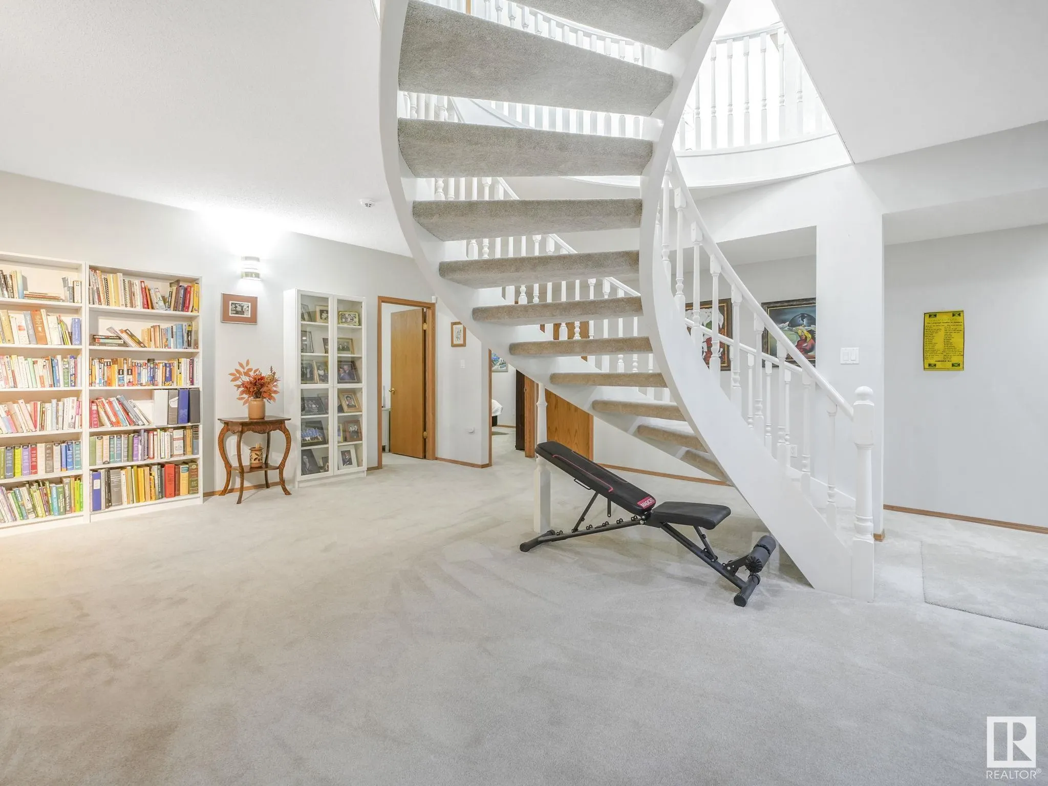 382 ESTATE Drive