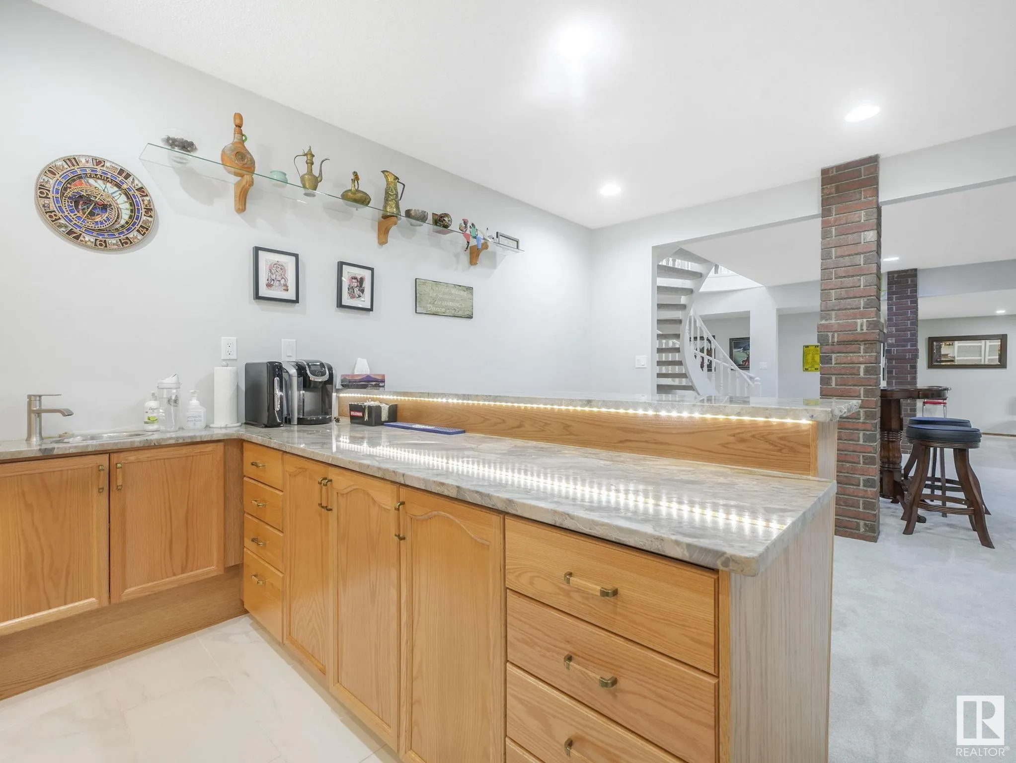 382 ESTATE Drive