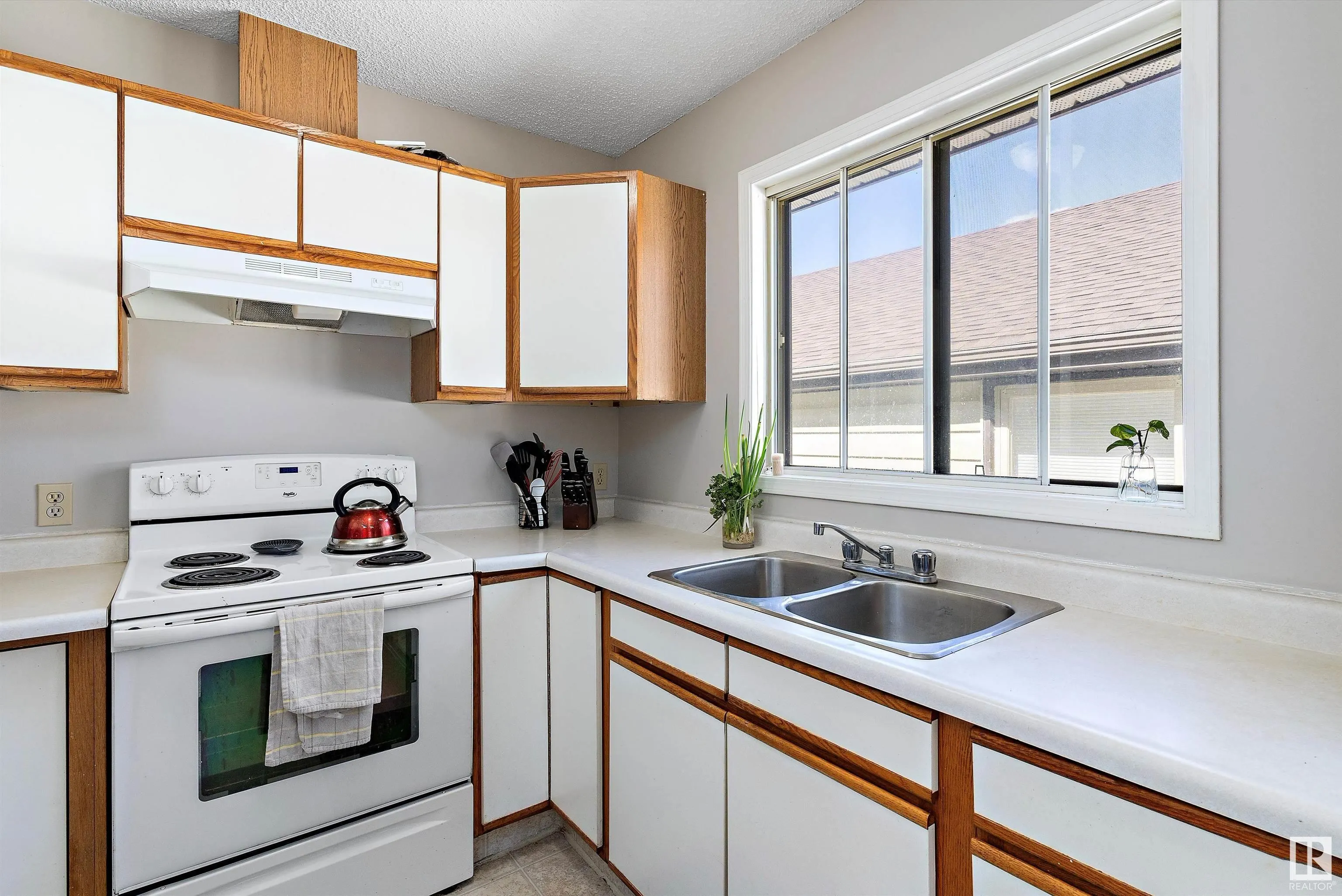 12004 & 12006 128 Avenue