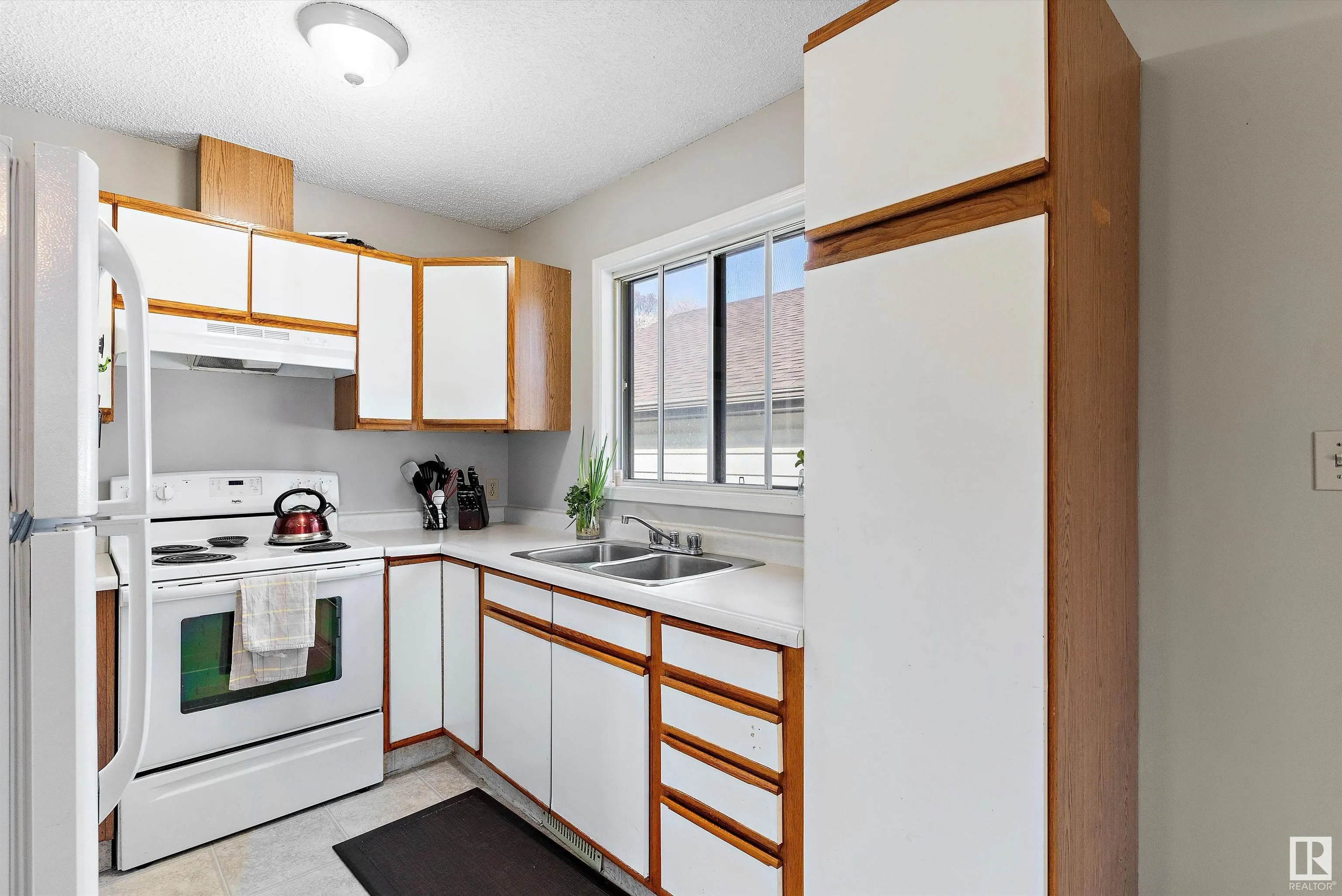 12004 & 12006 128 Avenue