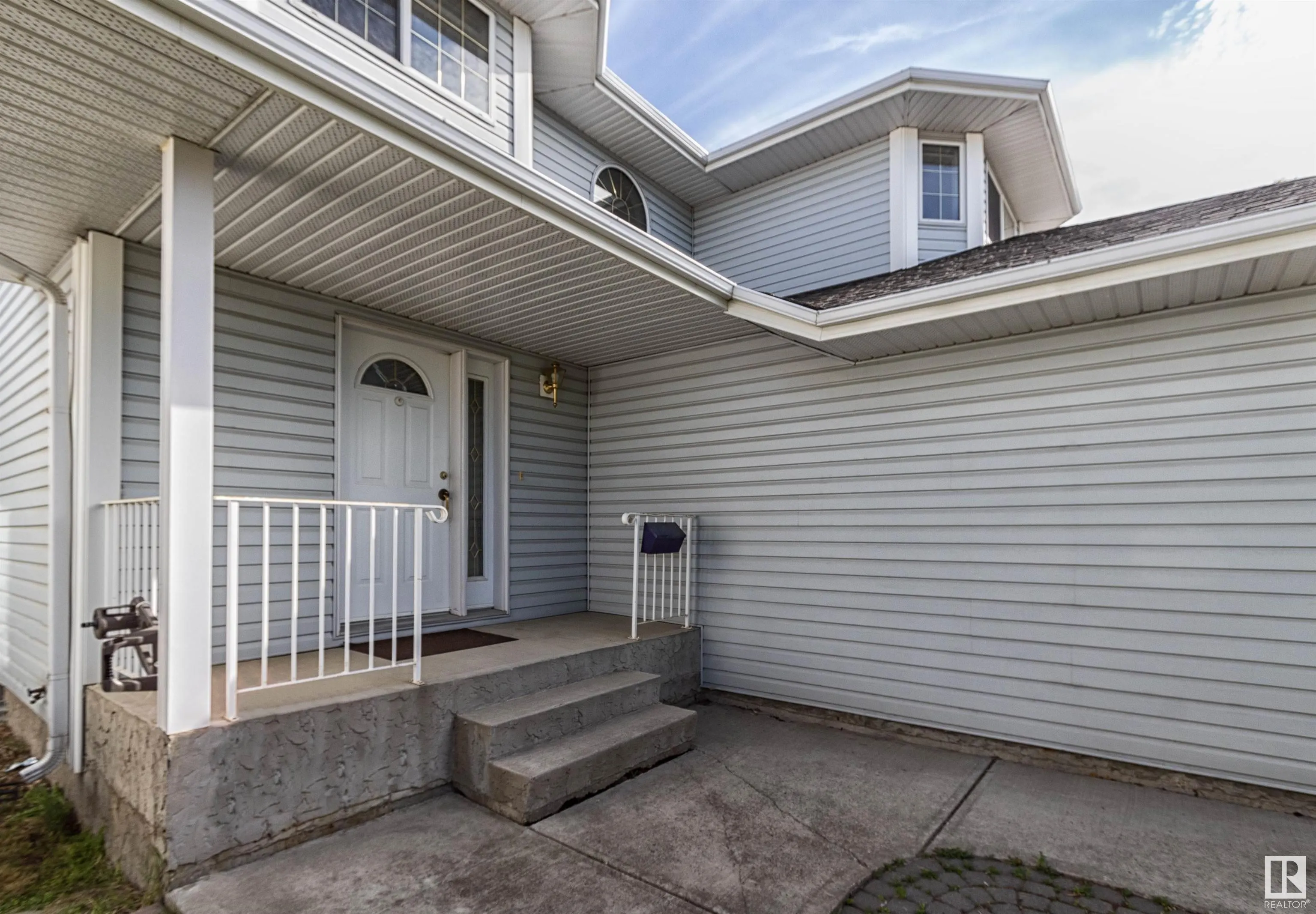 41 HAMPTON Crescent